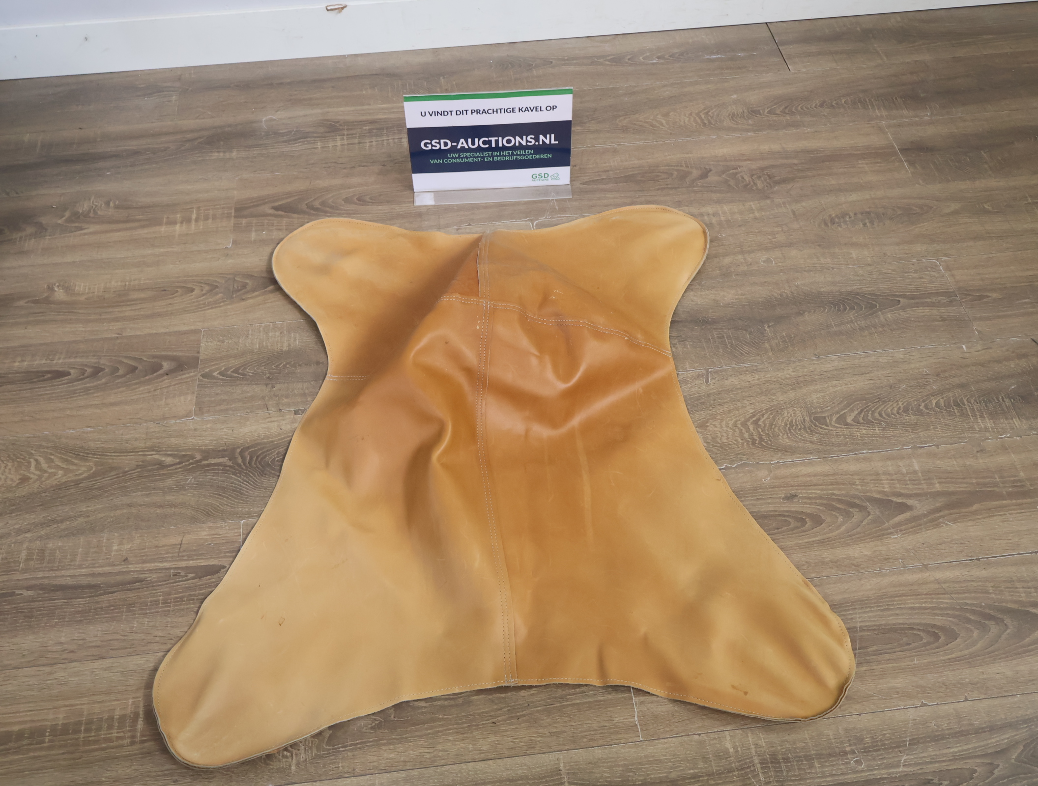 Leren karpet – foto 2 – kavel bij GSD Auctions, Zoeterwoude