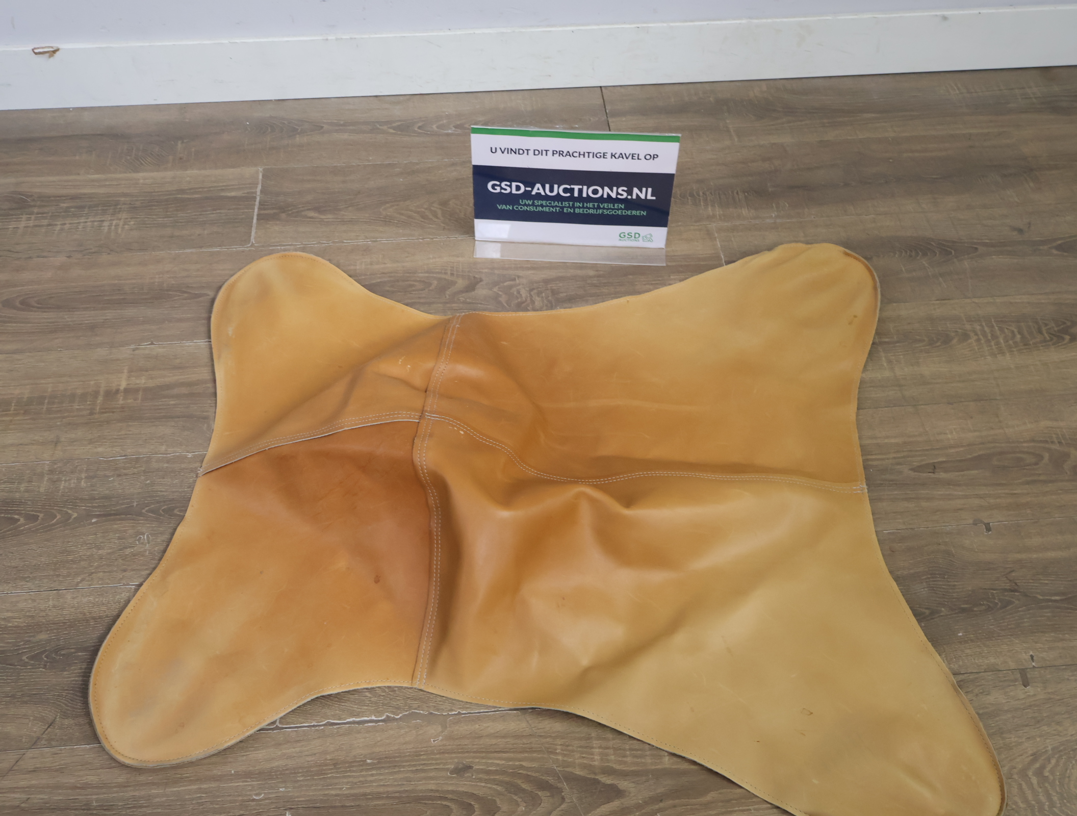 Leren karpet – foto 3 – kavel bij GSD Auctions, Zoeterwoude