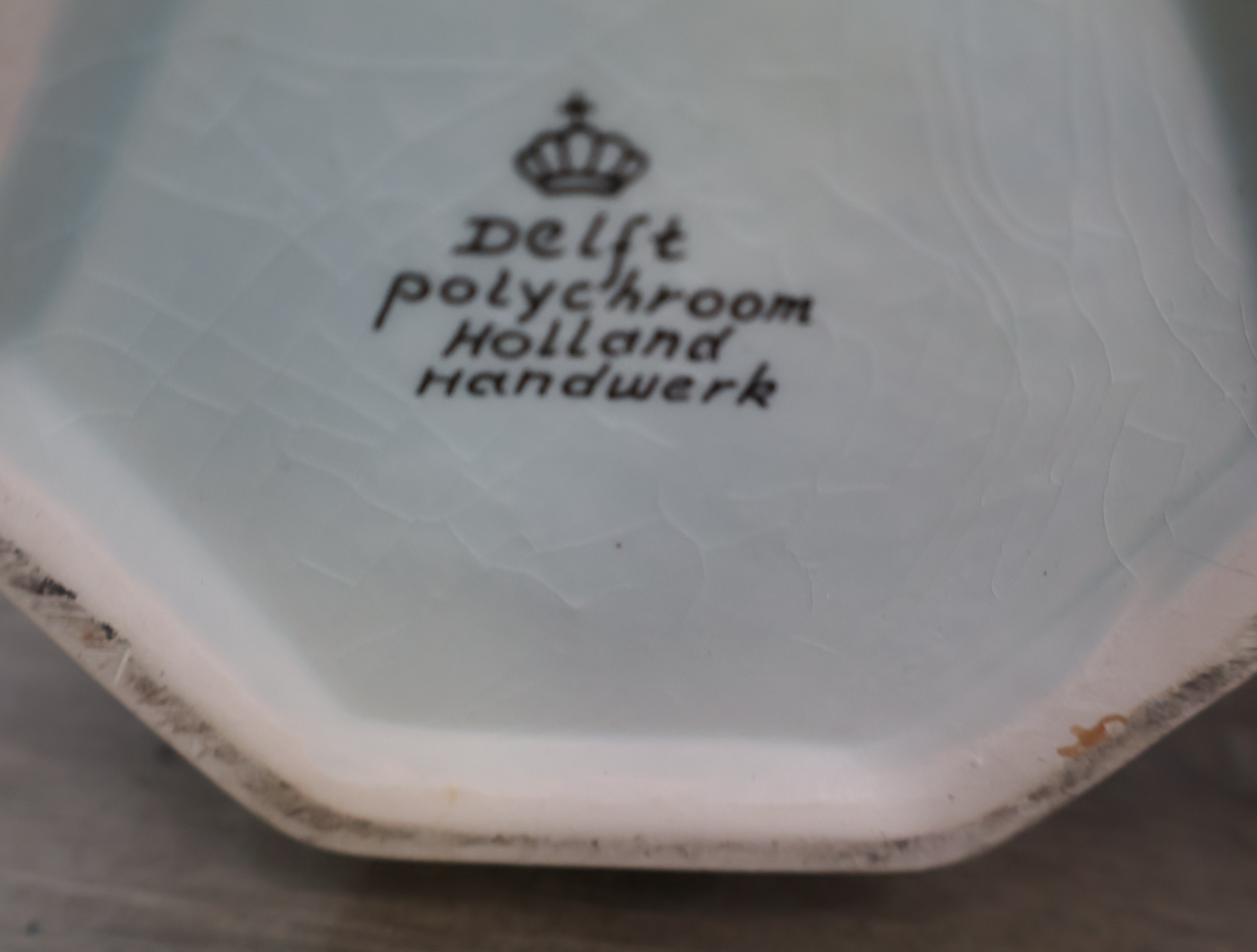 Gekleurd Delfts aardewerk vazen en pot met deksel – foto 15 – kavel bij GSD Auctions, Zoeterwoude