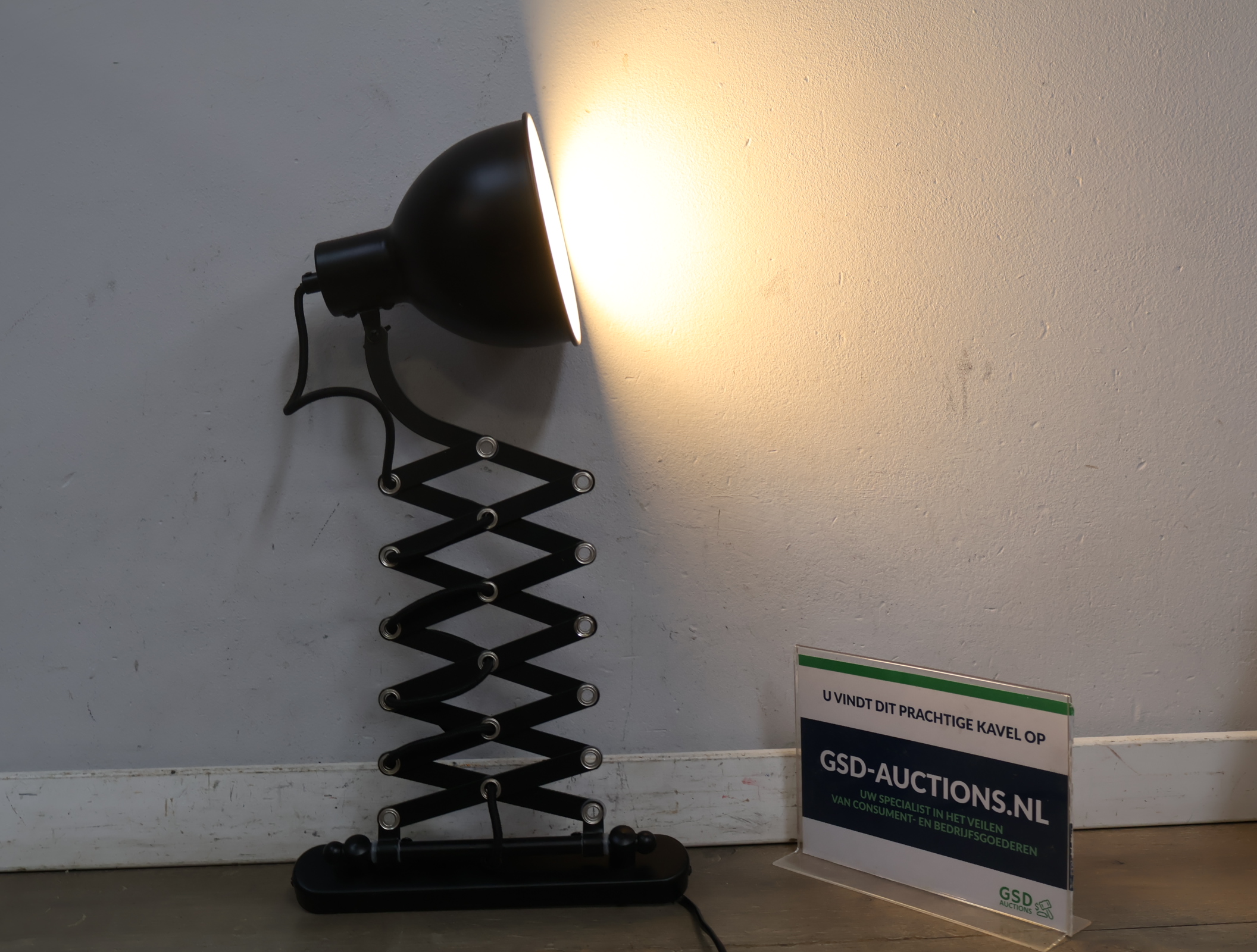 Industriële uitschuifbare wandlamp – foto 2 – kavel bij GSD Auctions, Zoeterwoude