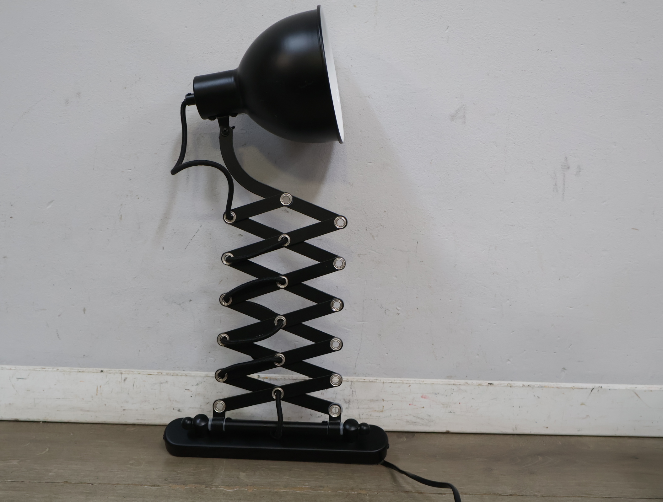 Industriële uitschuifbare wandlamp – foto 3 – kavel bij GSD Auctions, Zoeterwoude