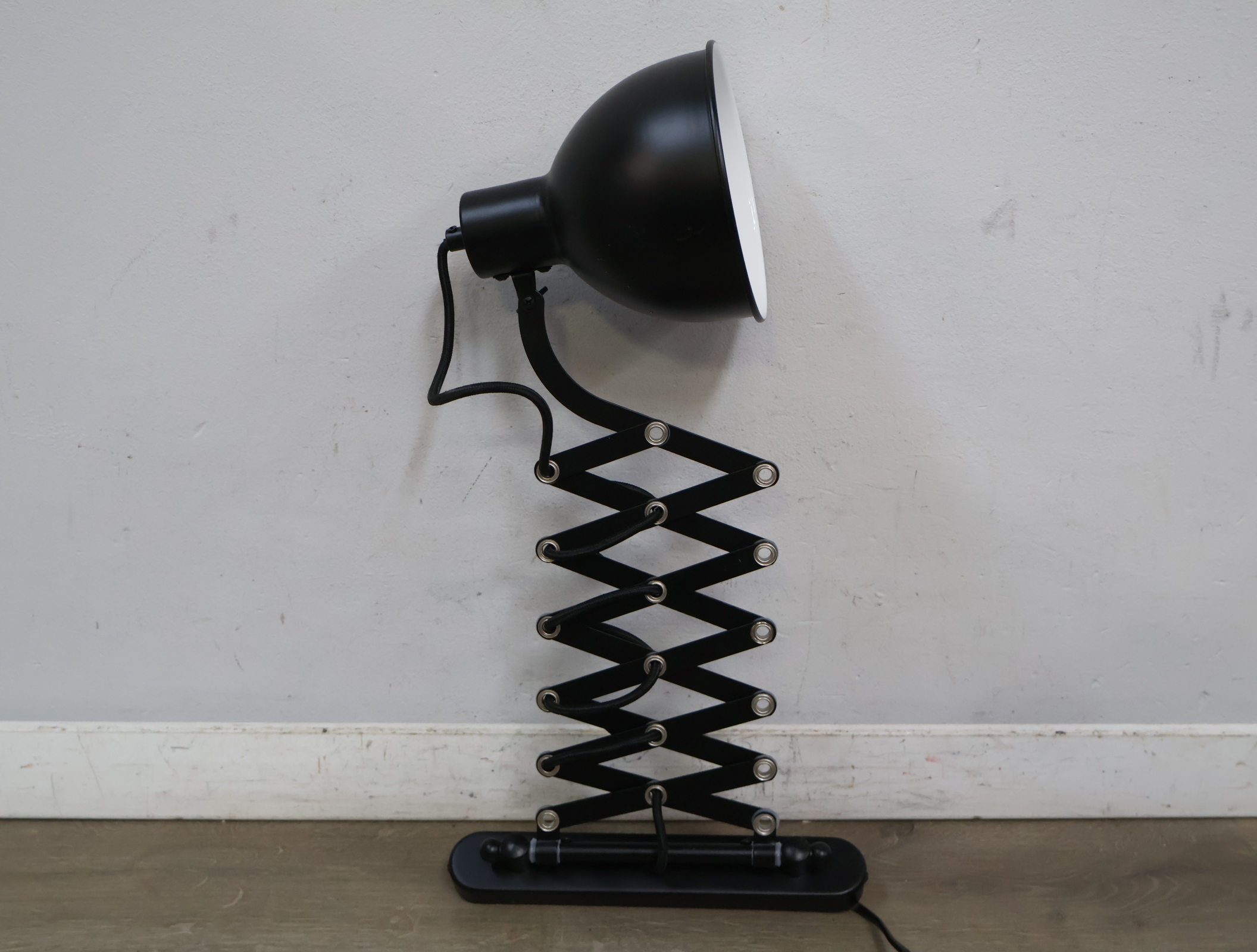 Industriële uitschuifbare wandlamp – foto 4 – kavel bij GSD Auctions, Zoeterwoude