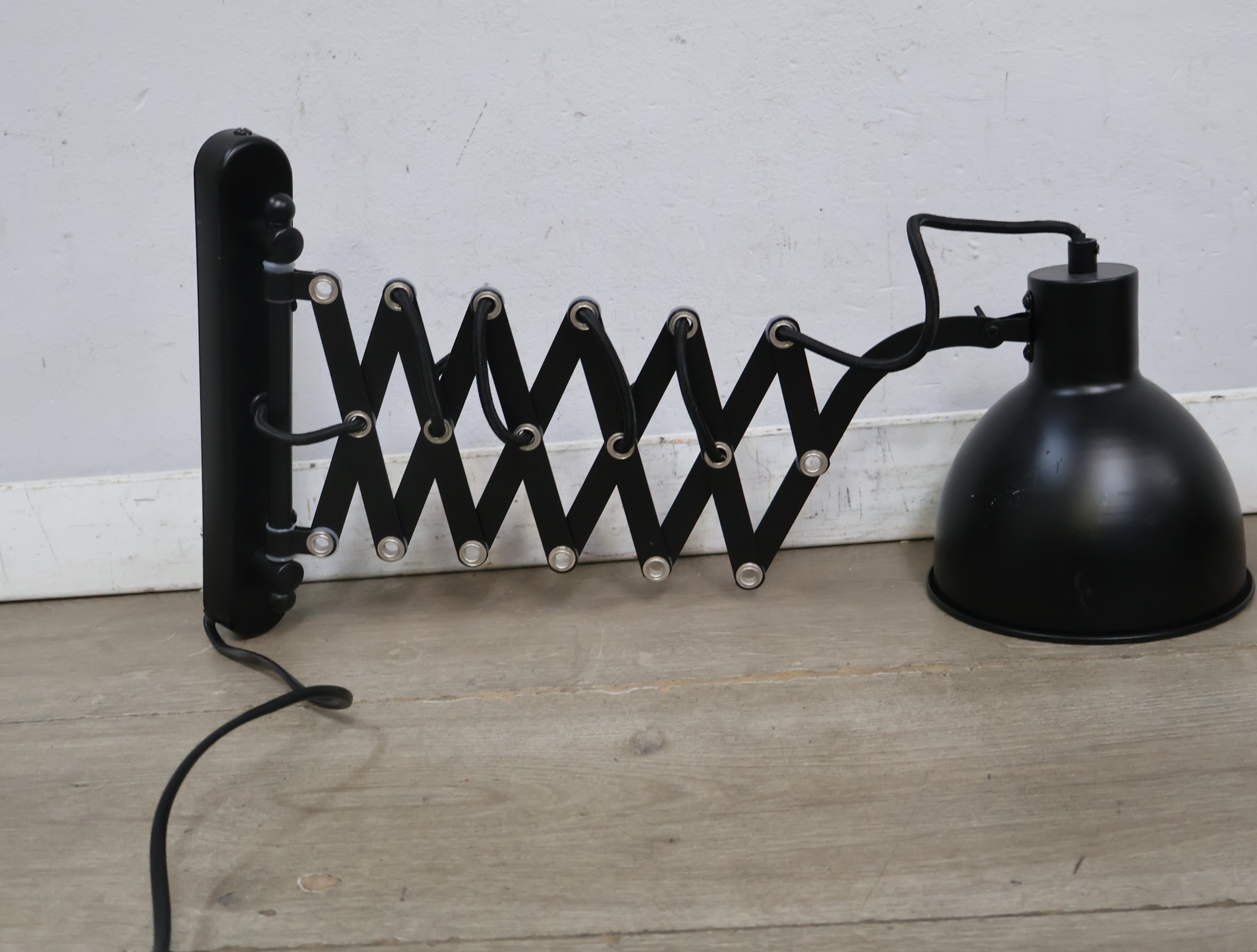 Industriële uitschuifbare wandlamp – foto 5 – kavel bij GSD Auctions, Zoeterwoude