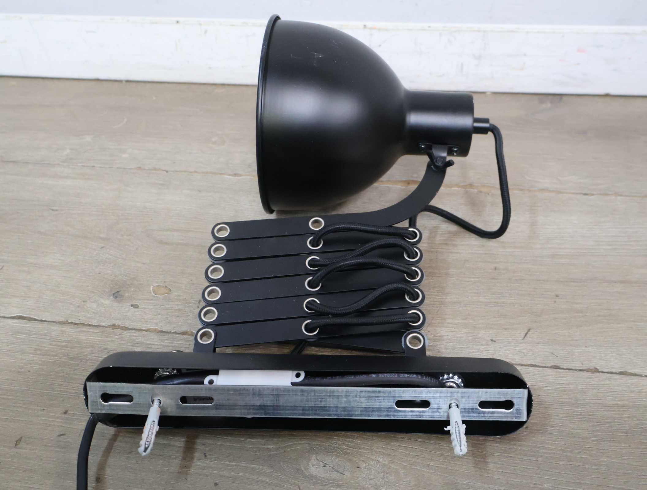 Industriële uitschuifbare wandlamp – foto 12 – kavel bij GSD Auctions, Zoeterwoude