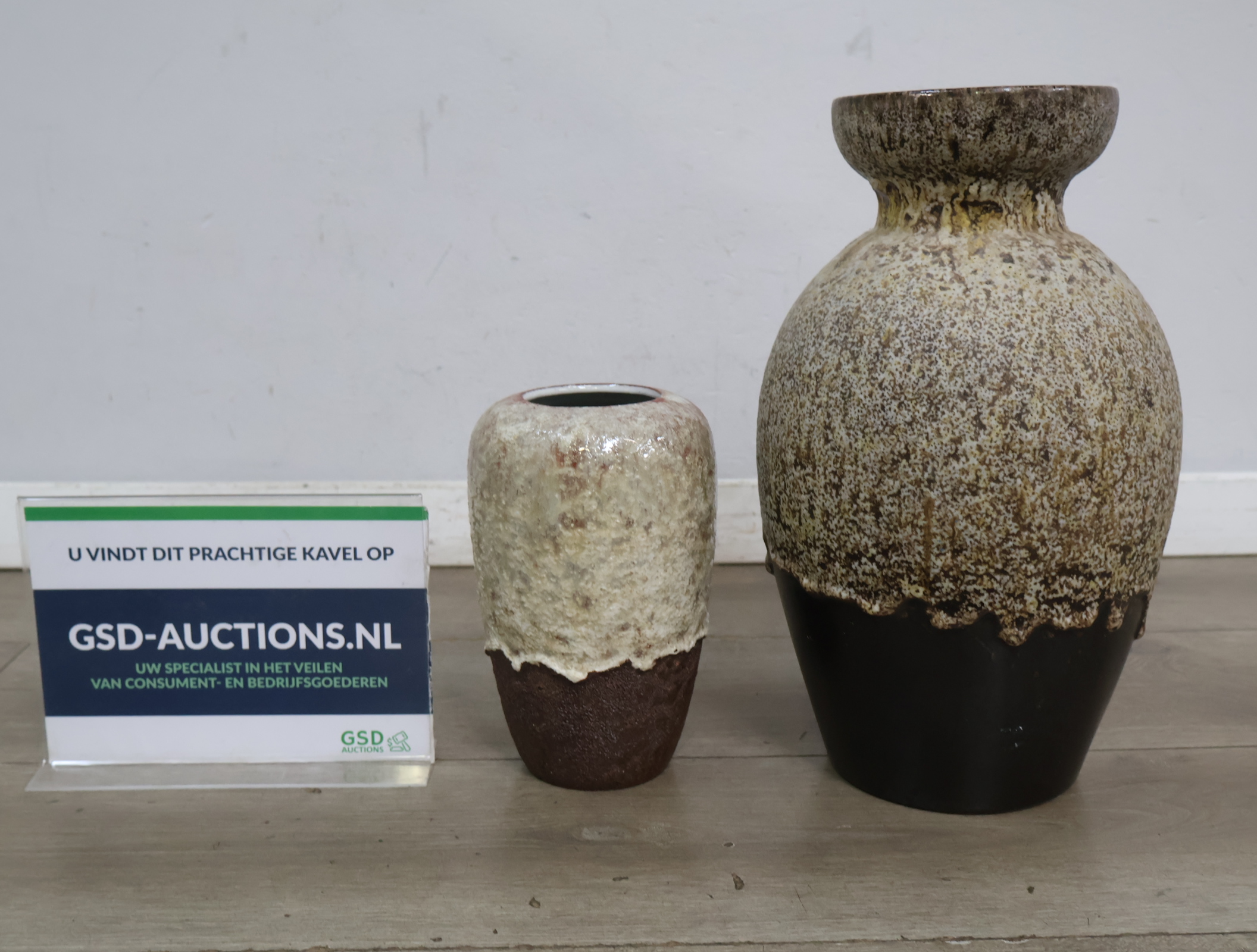 Set van twee keramische vazen – kavel bij GSD Auctions, Zoeterwoude