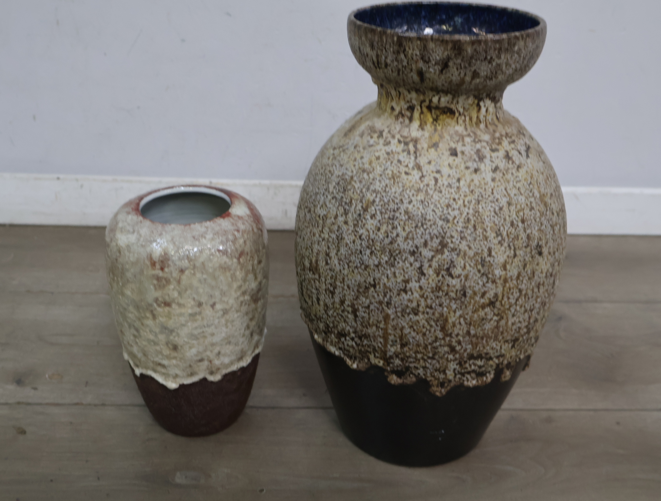 Set van twee keramische vazen – foto 4 – kavel bij GSD Auctions, Zoeterwoude
