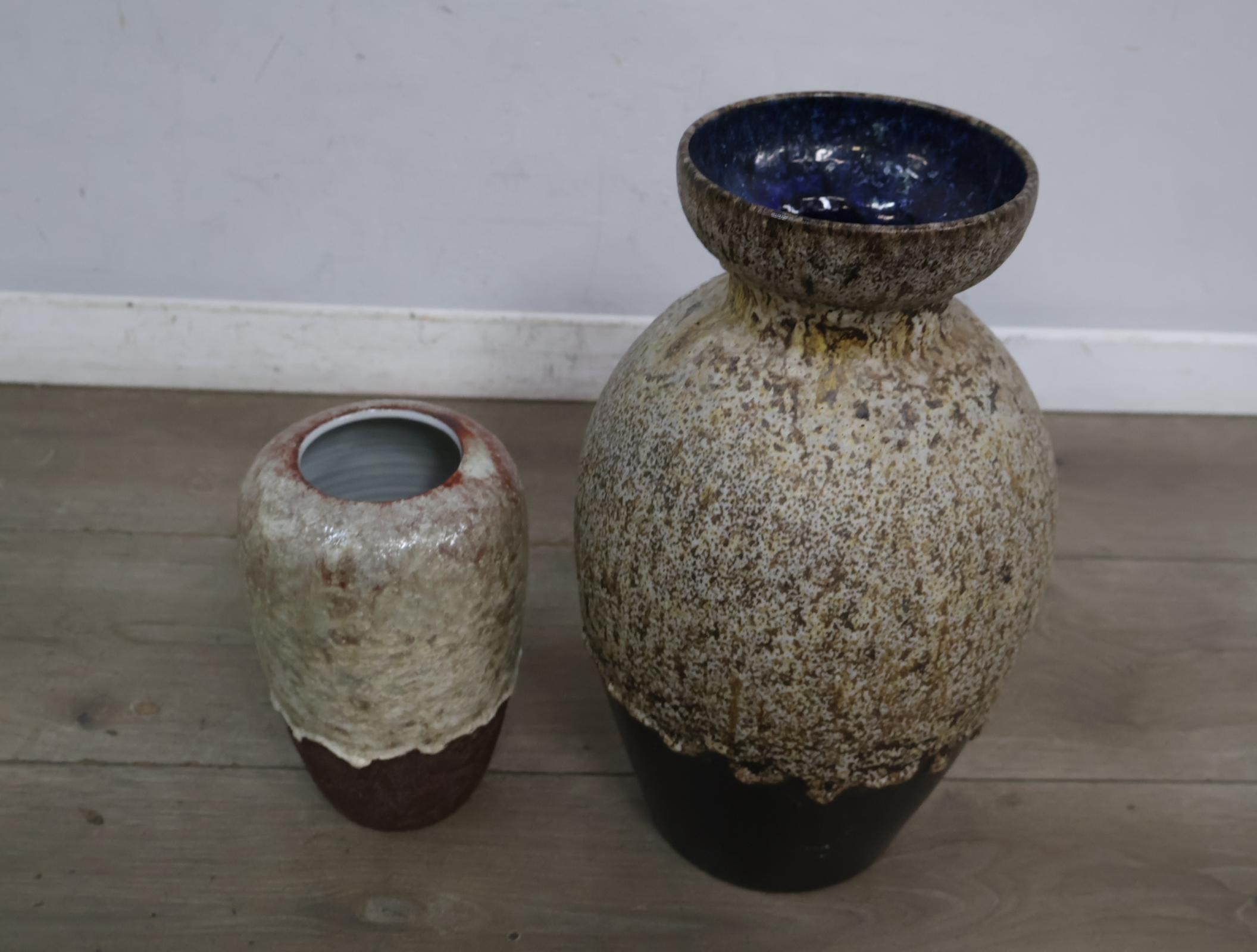 Set van twee keramische vazen – foto 5 – kavel bij GSD Auctions, Zoeterwoude