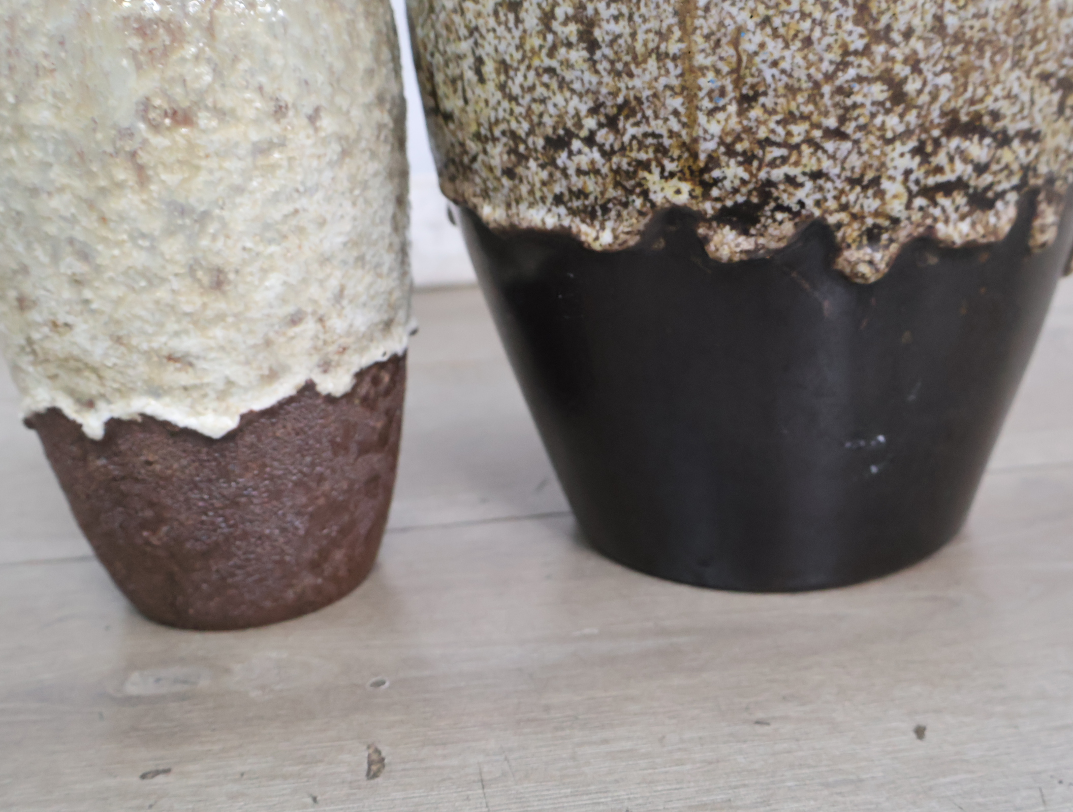 Set van twee keramische vazen – foto 6 – kavel bij GSD Auctions, Zoeterwoude