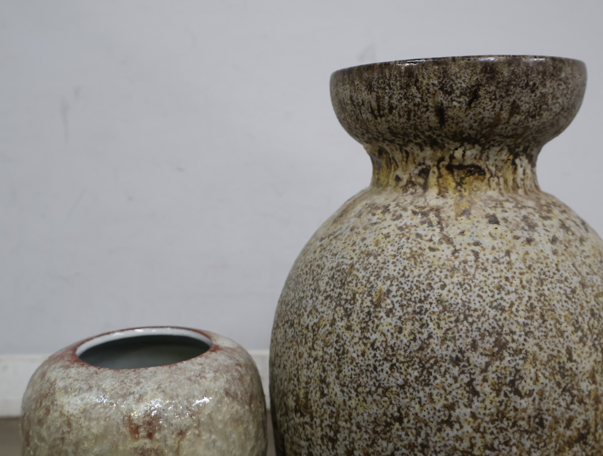 Set van twee keramische vazen – foto 7 – kavel bij GSD Auctions, Zoeterwoude
