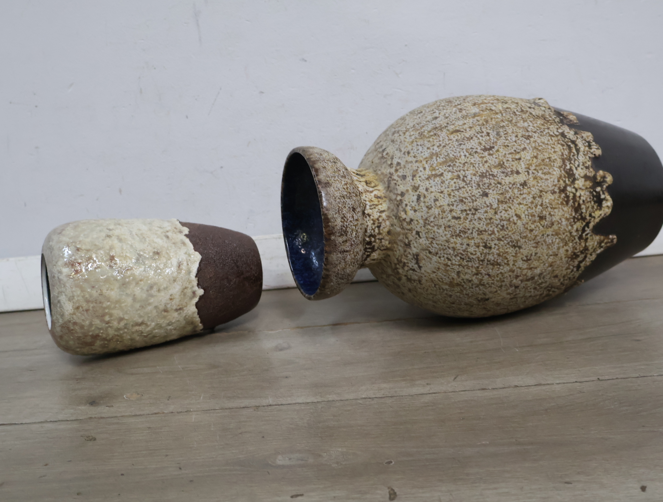 Set van twee keramische vazen – foto 9 – kavel bij GSD Auctions, Zoeterwoude