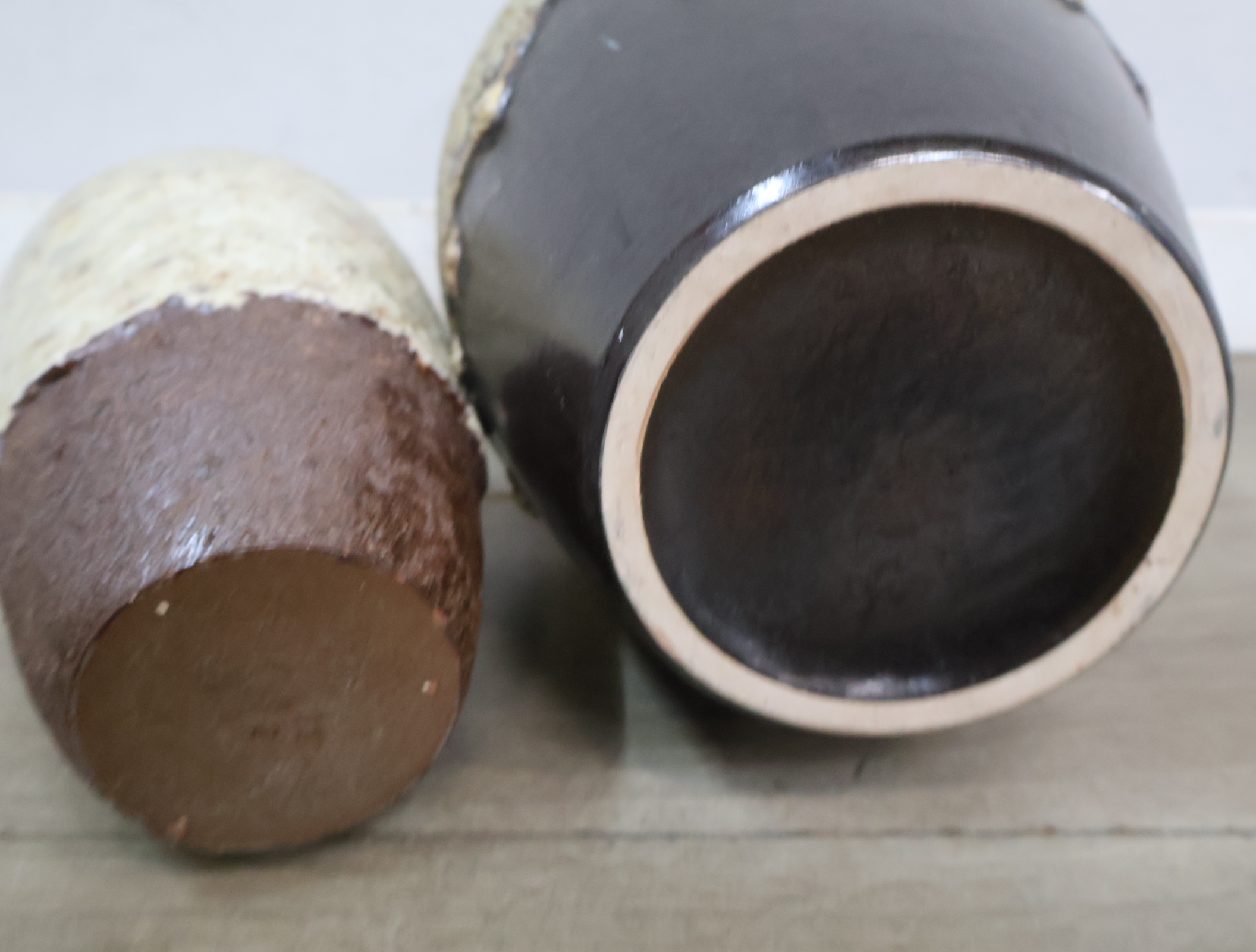 Set van twee keramische vazen – foto 14 – kavel bij GSD Auctions, Zoeterwoude