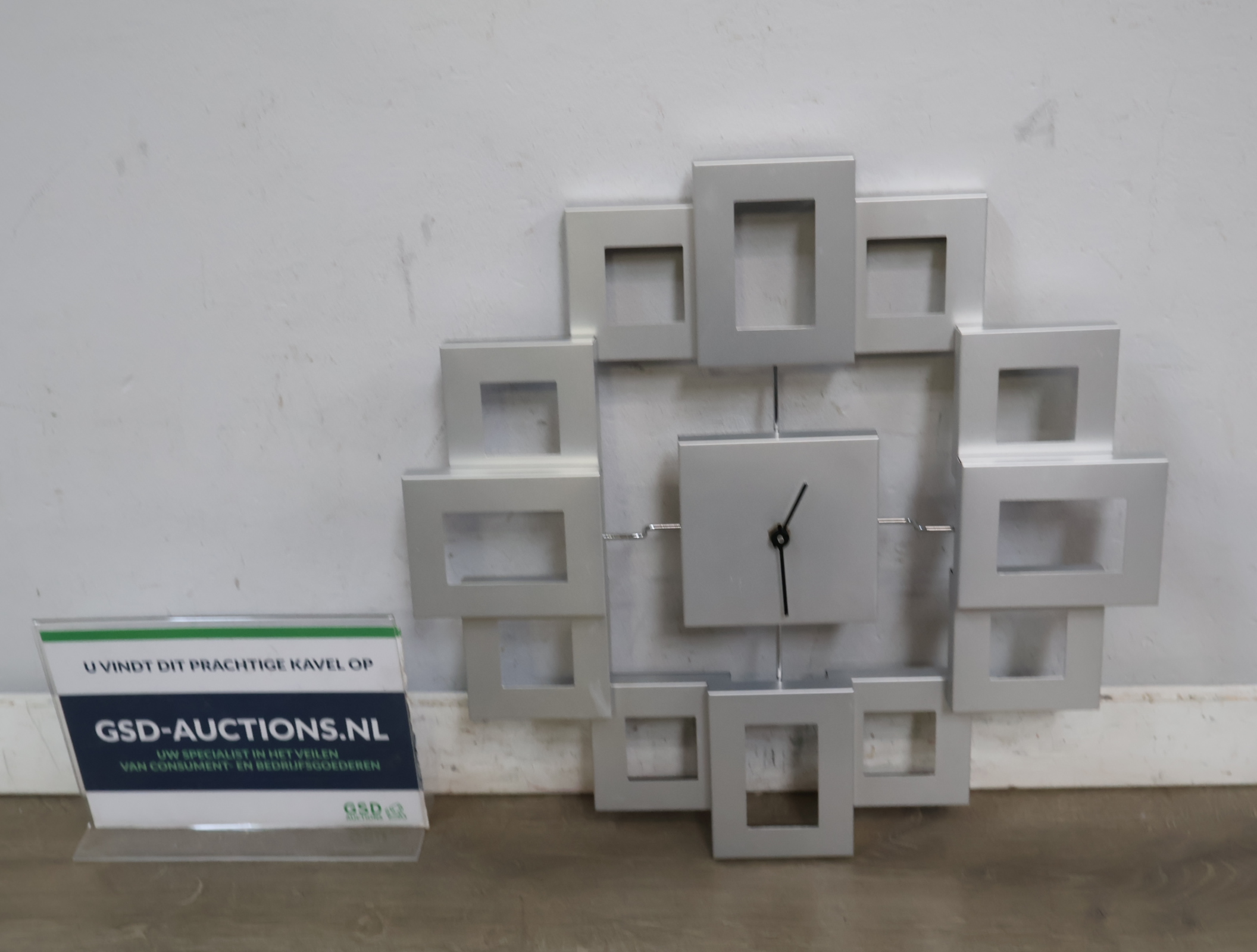 Wandklok met vierkante open frames – foto 2 – kavel bij GSD Auctions, Zoeterwoude