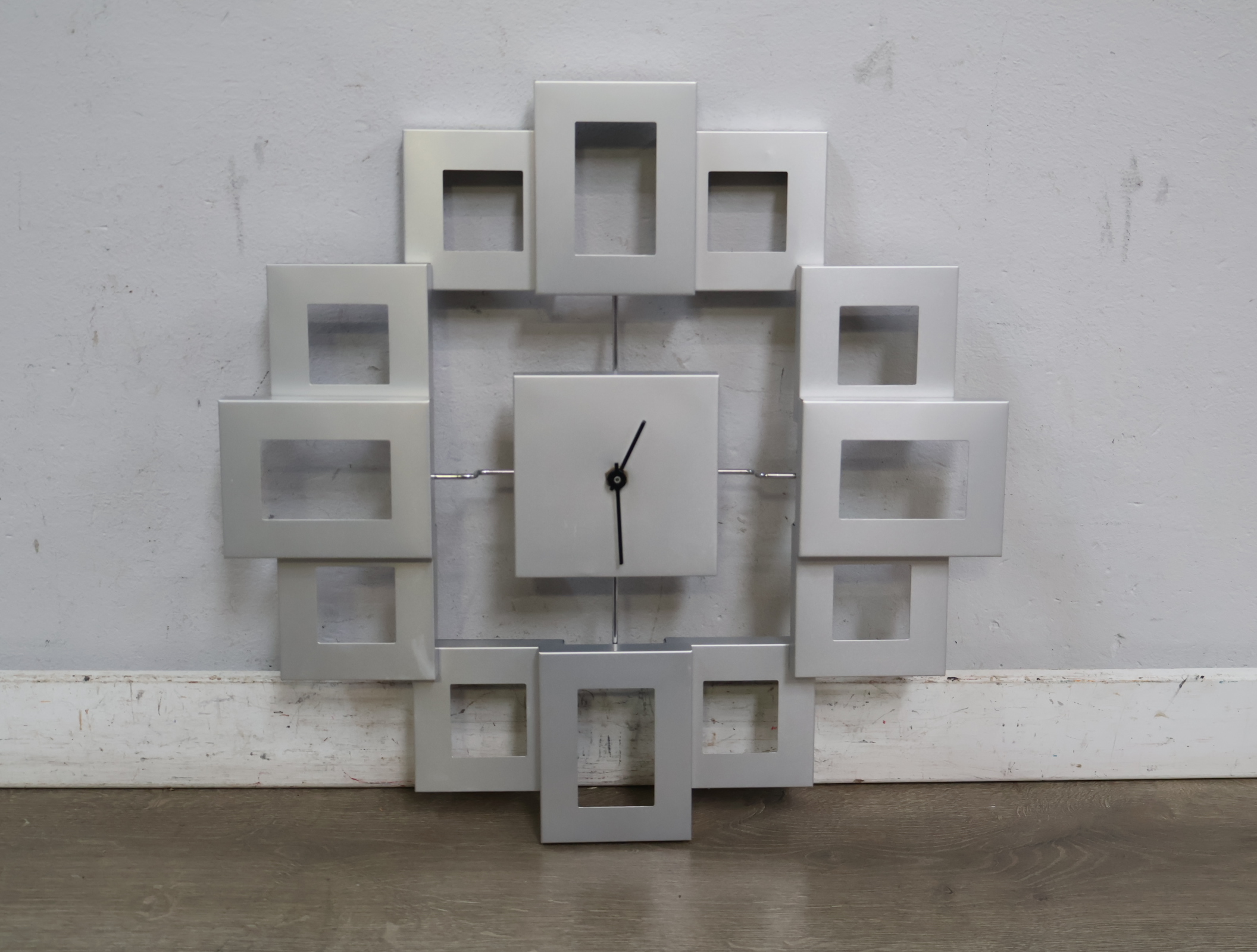 Wandklok met vierkante open frames – foto 4 – kavel bij GSD Auctions, Zoeterwoude