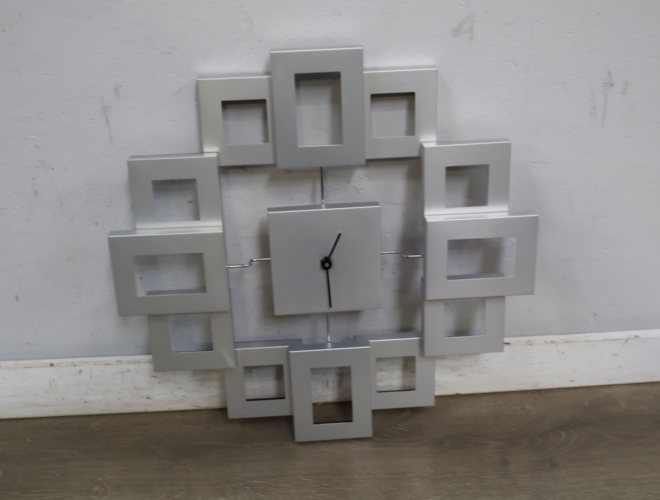 Wandklok met vierkante open frames – foto 5 – kavel bij GSD Auctions, Zoeterwoude