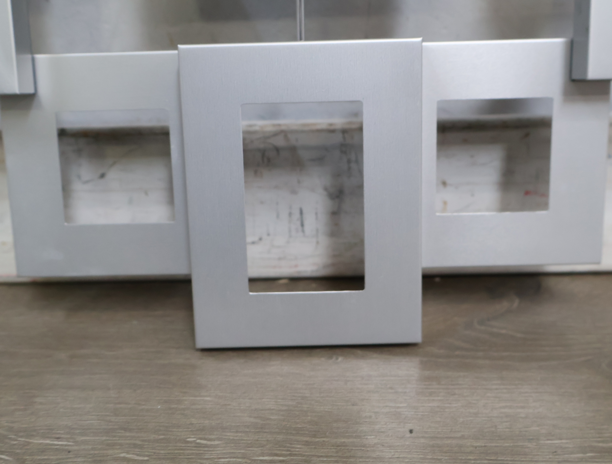 Wandklok met vierkante open frames – foto 8 – kavel bij GSD Auctions, Zoeterwoude