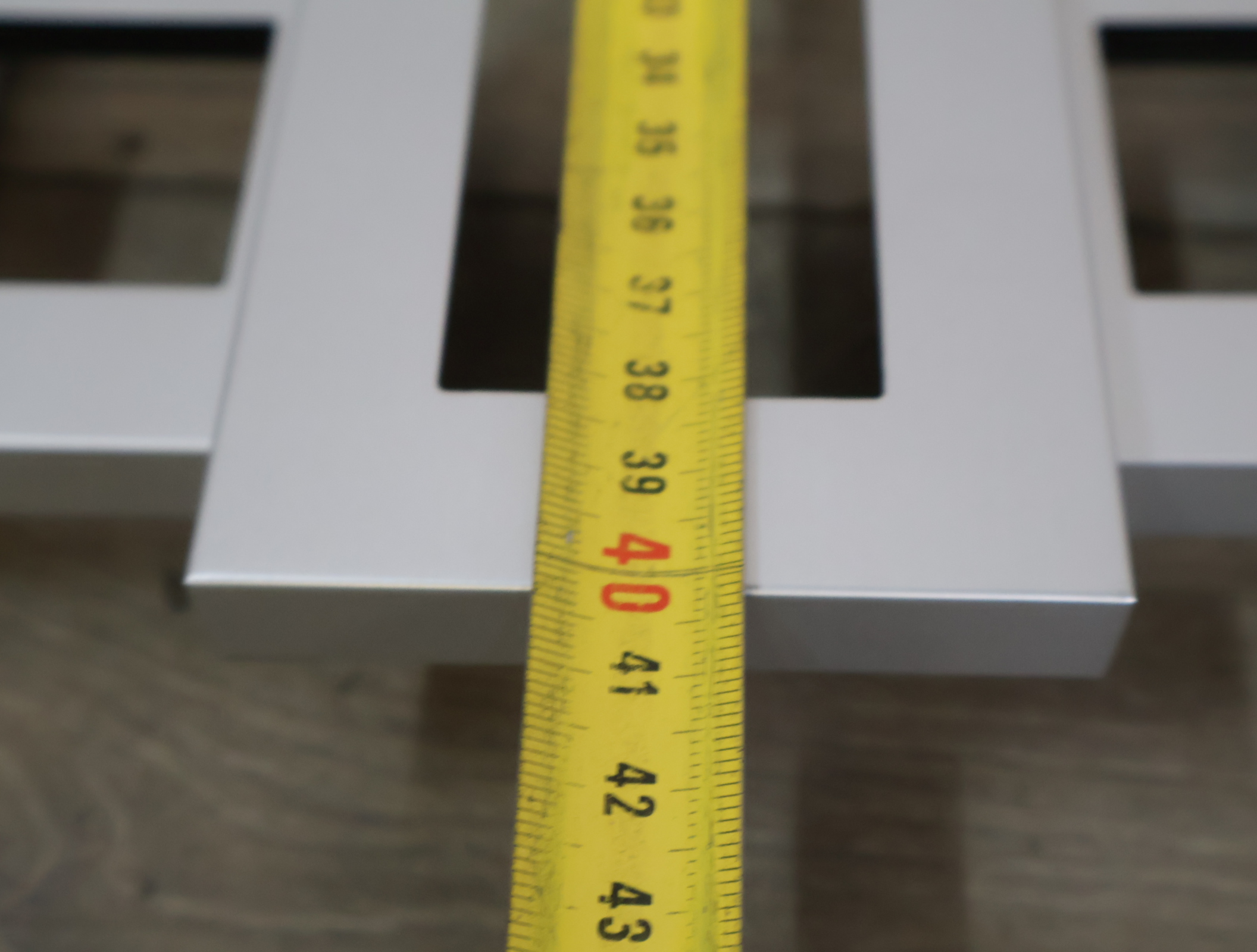 Wandklok met vierkante open frames – foto 14 – kavel bij GSD Auctions, Zoeterwoude