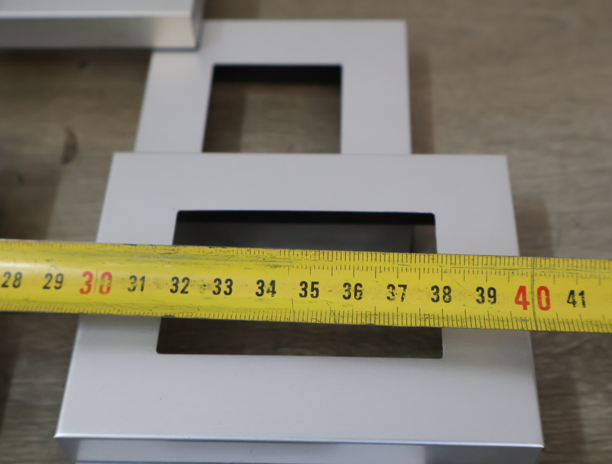 Wandklok met vierkante open frames – foto 15 – kavel bij GSD Auctions, Zoeterwoude