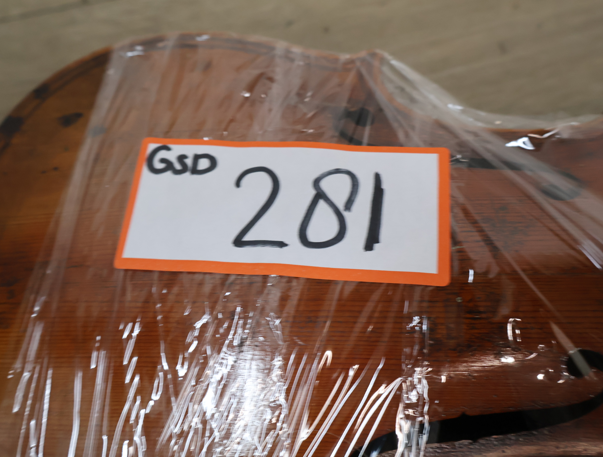 Houten viool met strijkstok, zonder brug en snaren – foto 17 – kavel bij GSD Auctions, Zoeterwoude