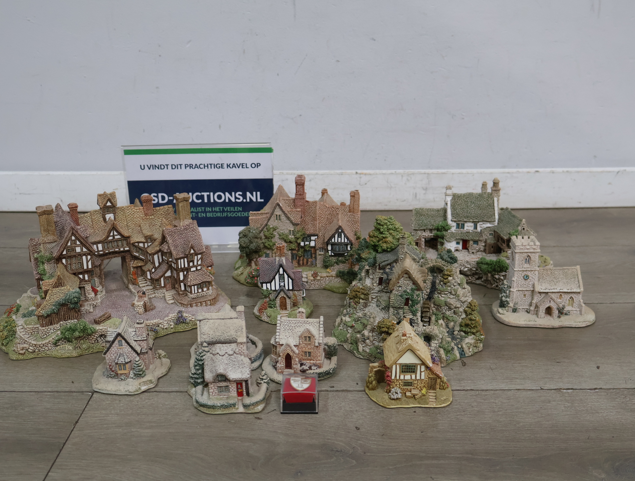 Diverse decoratieve miniatuurhuisjes – foto 2 – kavel bij GSD Auctions, Zoeterwoude
