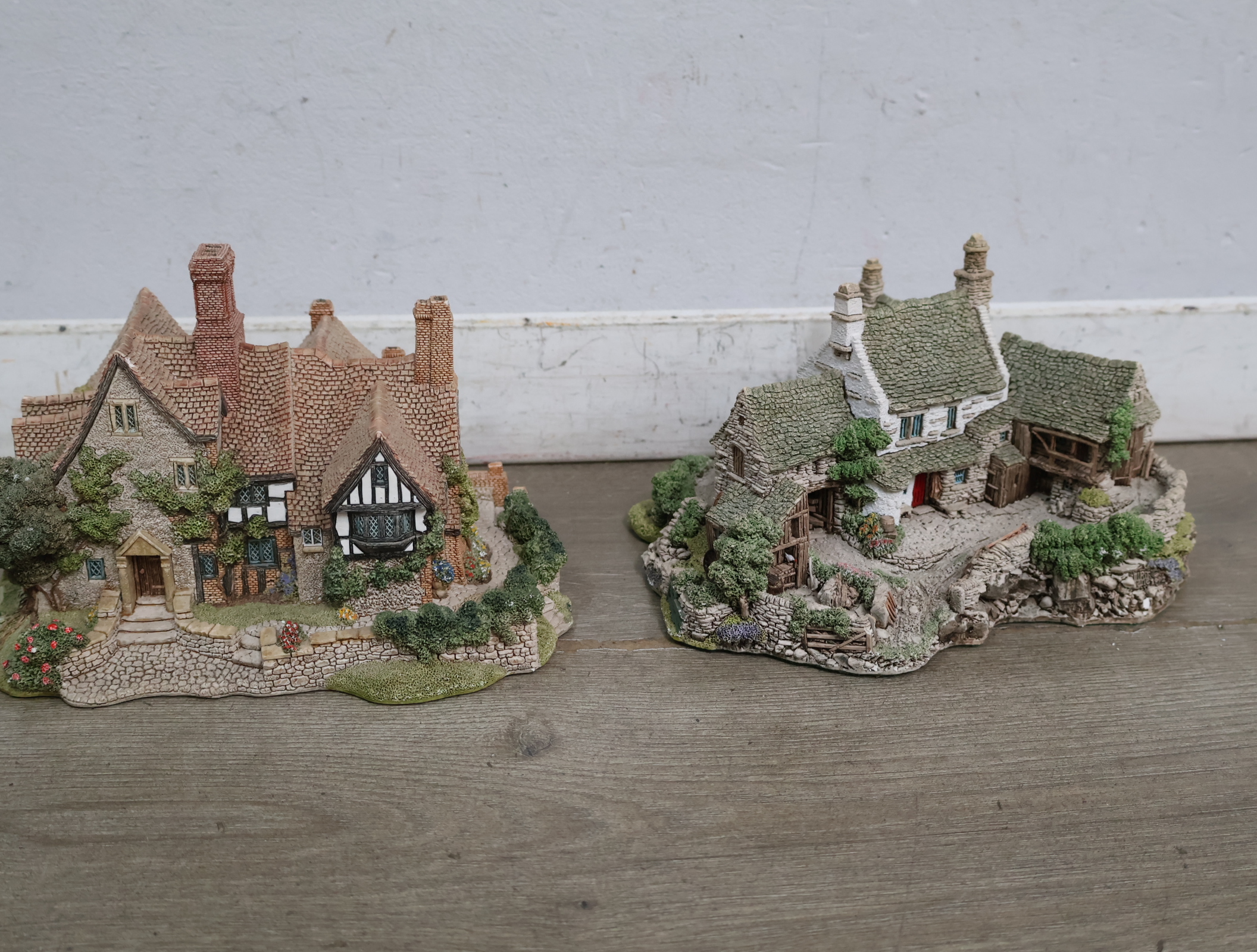 Diverse decoratieve miniatuurhuisjes – foto 6 – kavel bij GSD Auctions, Zoeterwoude