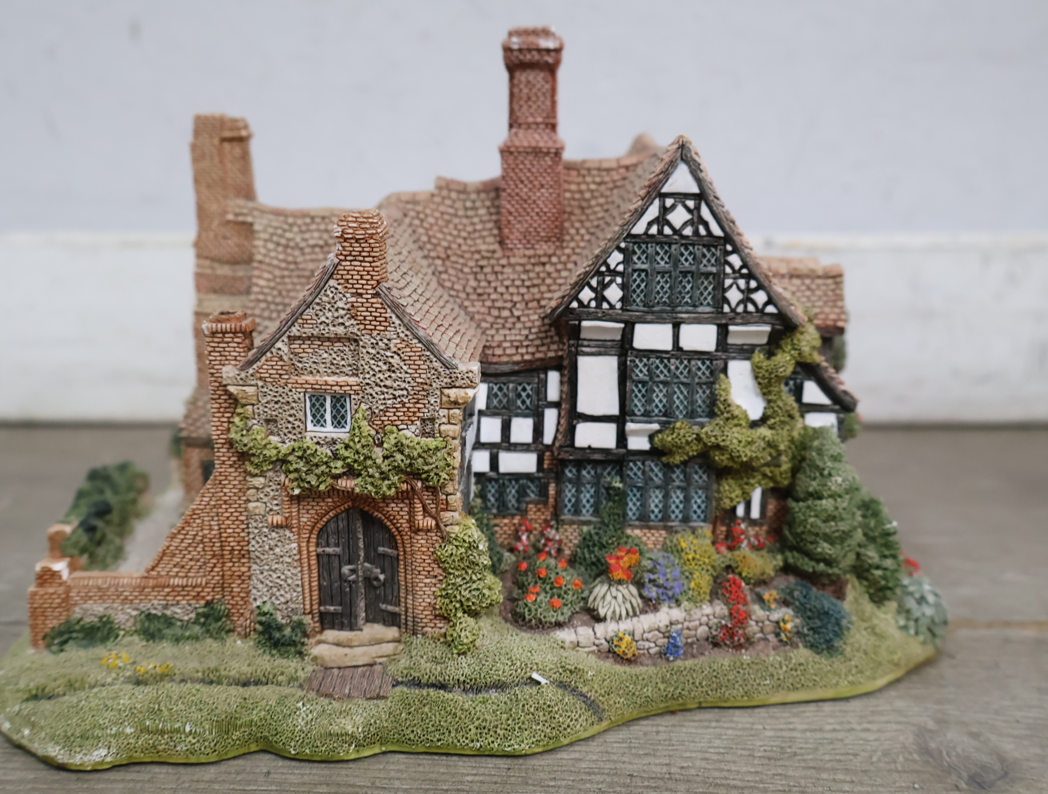 Diverse decoratieve miniatuurhuisjes – foto 8 – kavel bij GSD Auctions, Zoeterwoude