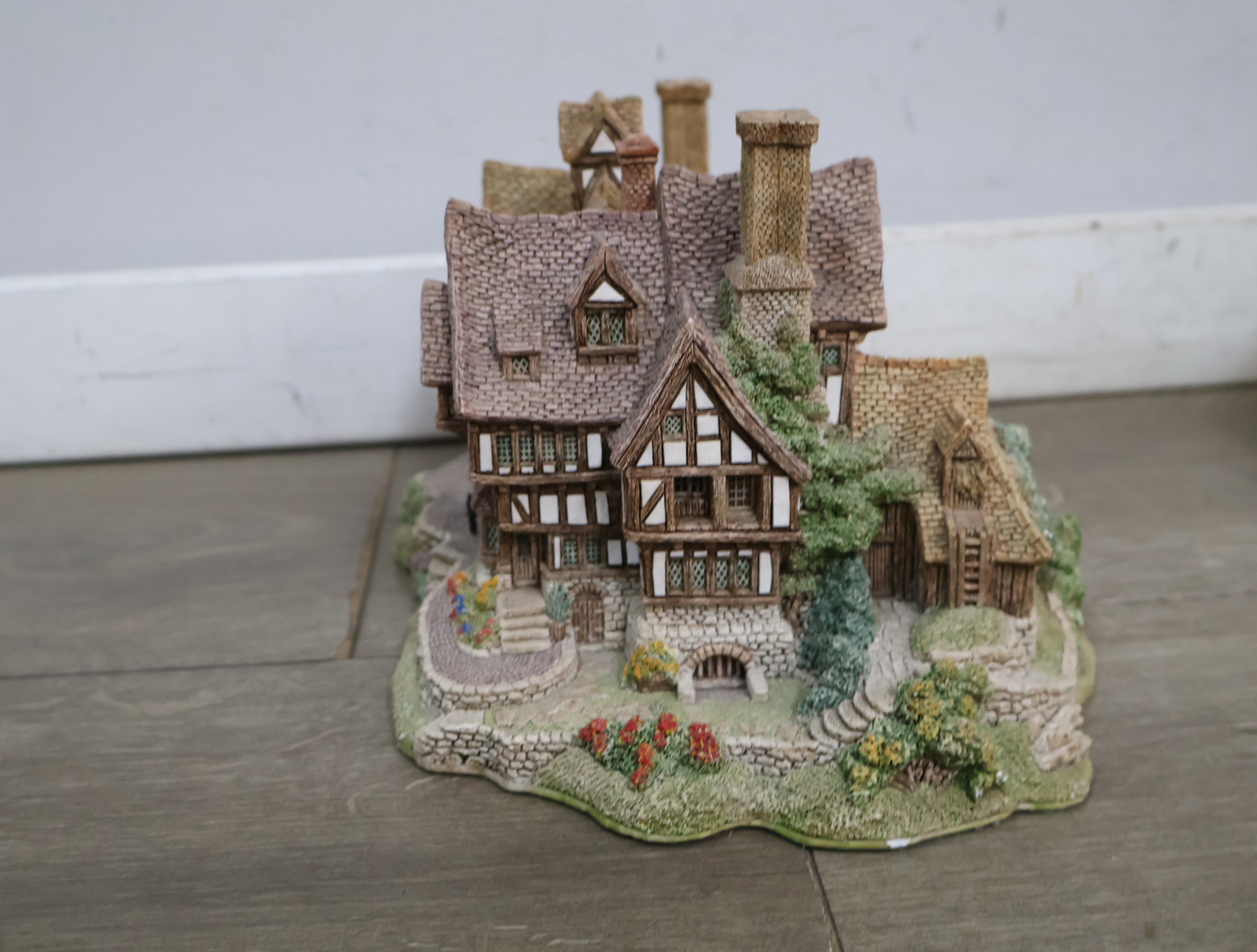 Diverse decoratieve miniatuurhuisjes – foto 12 – kavel bij GSD Auctions, Zoeterwoude