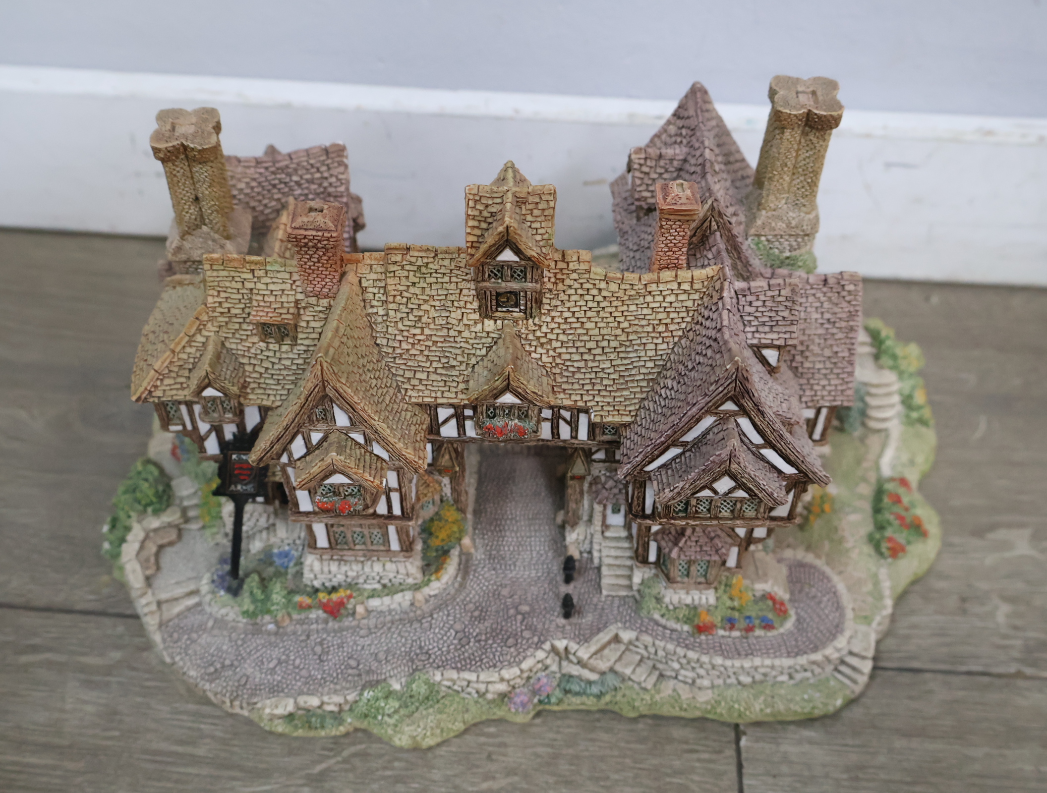Diverse decoratieve miniatuurhuisjes – foto 14 – kavel bij GSD Auctions, Zoeterwoude