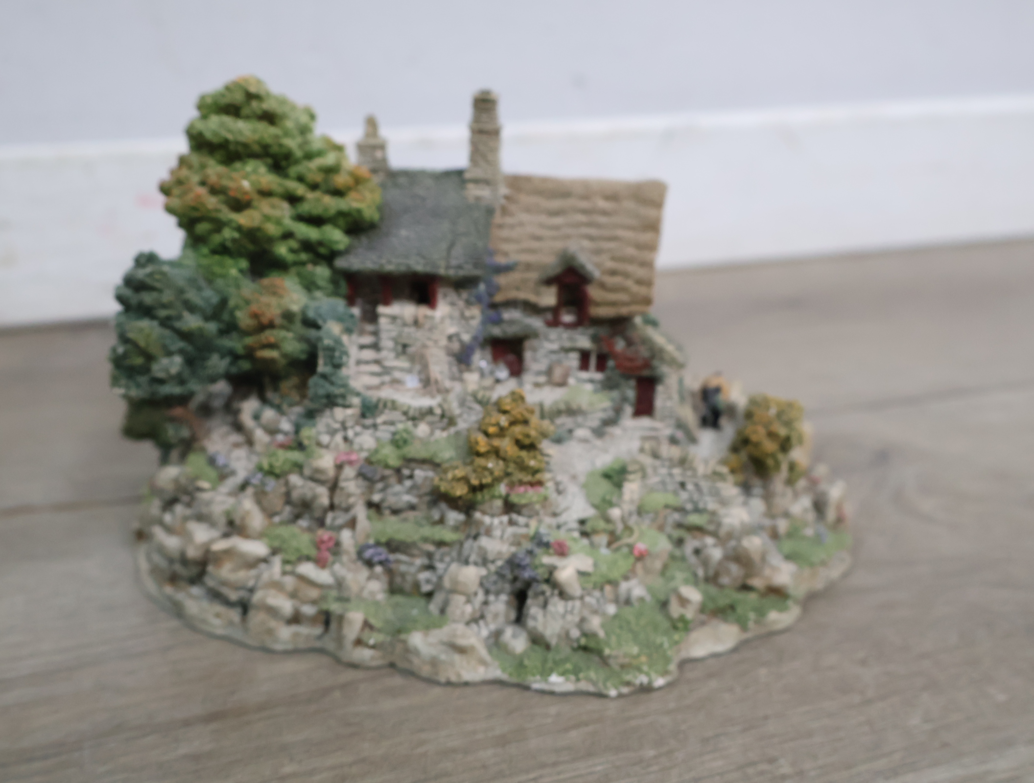 Diverse decoratieve miniatuurhuisjes – foto 16 – kavel bij GSD Auctions, Zoeterwoude