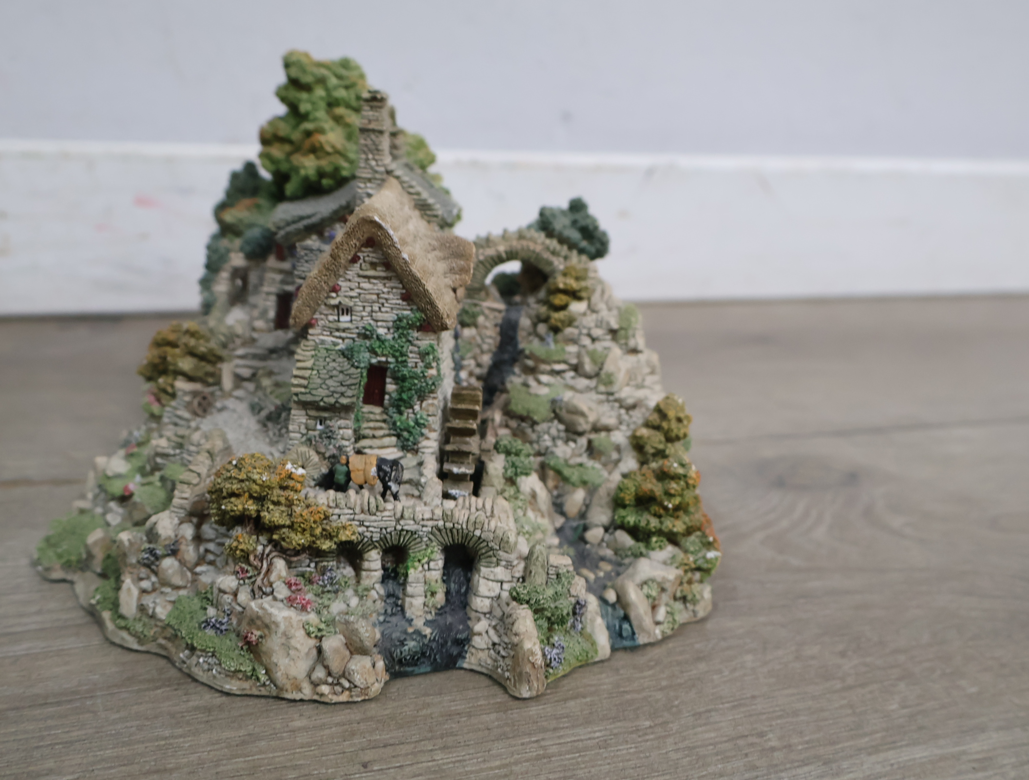Diverse decoratieve miniatuurhuisjes – foto 17 – kavel bij GSD Auctions, Zoeterwoude