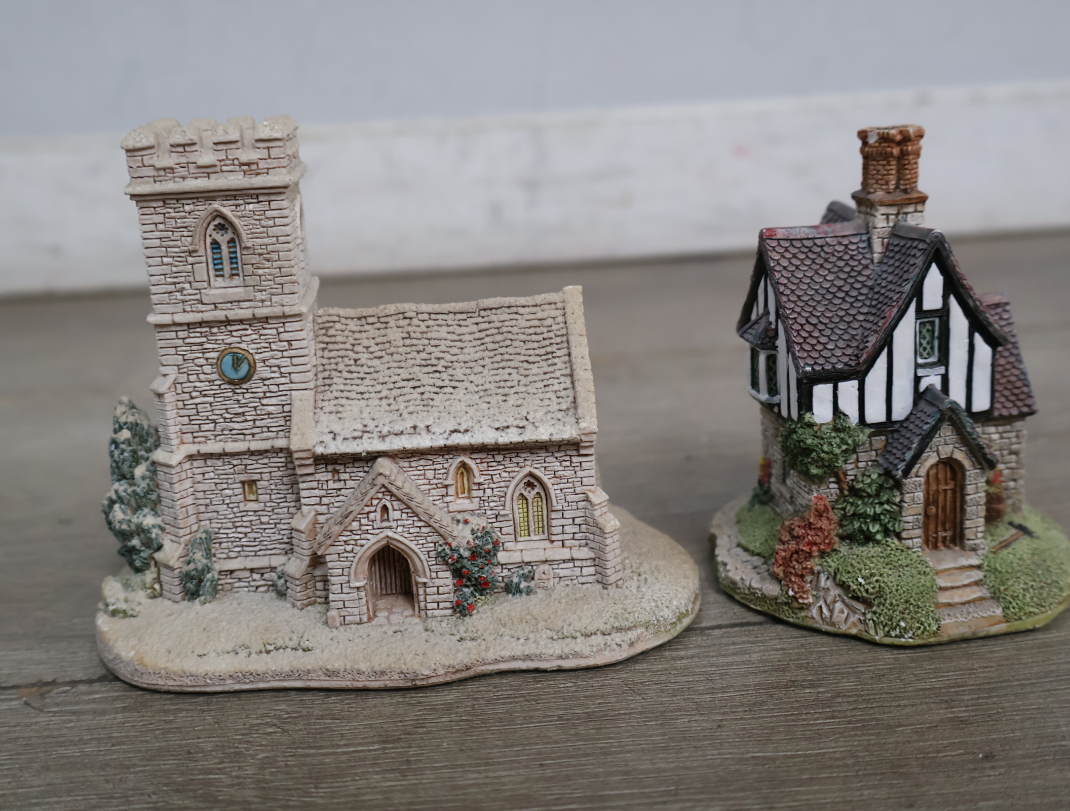 Diverse decoratieve miniatuurhuisjes – foto 21 – kavel bij GSD Auctions, Zoeterwoude