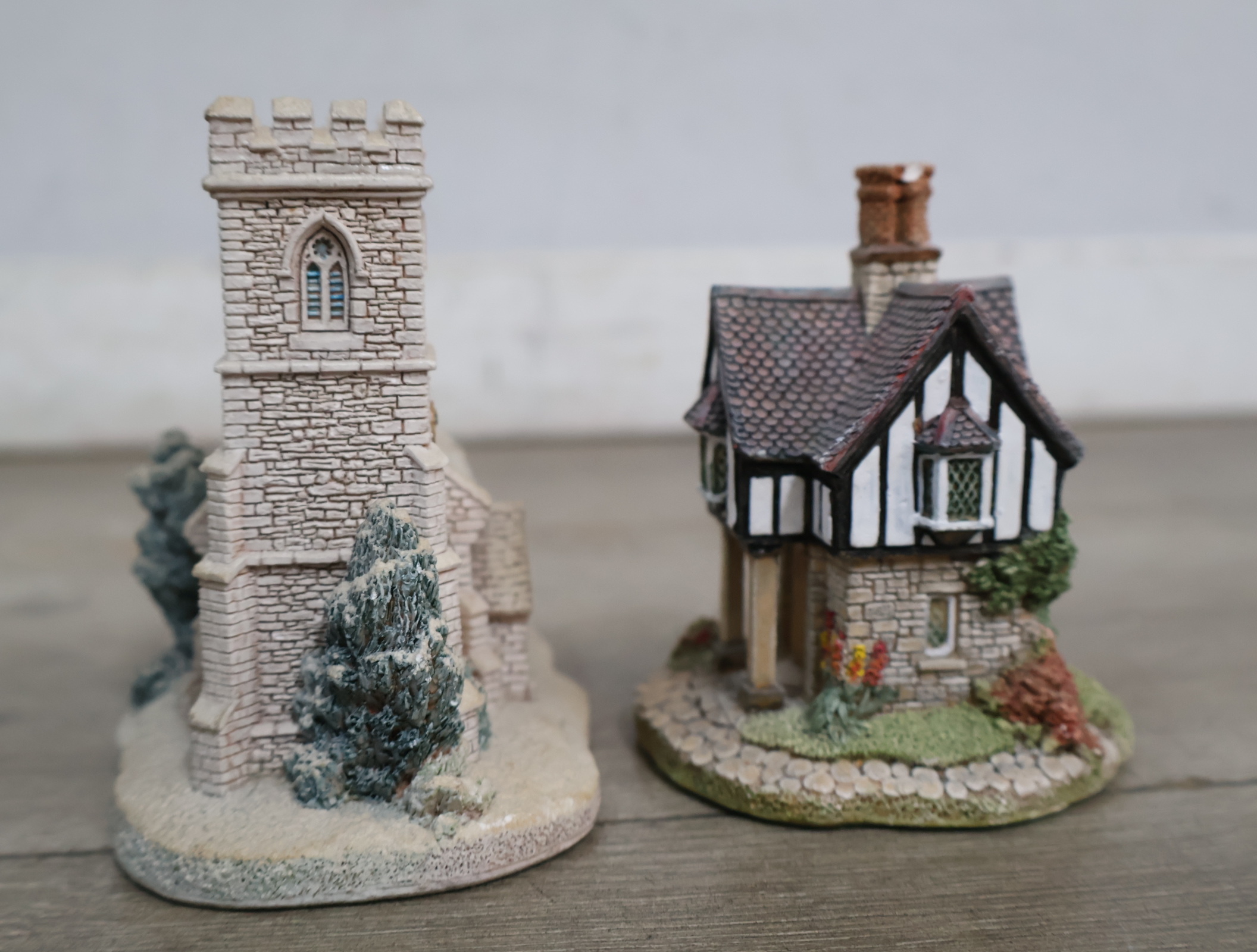 Diverse decoratieve miniatuurhuisjes – foto 22 – kavel bij GSD Auctions, Zoeterwoude