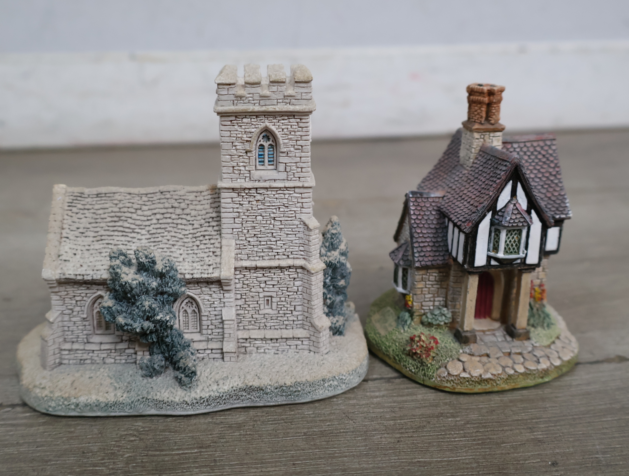 Diverse decoratieve miniatuurhuisjes – foto 23 – kavel bij GSD Auctions, Zoeterwoude
