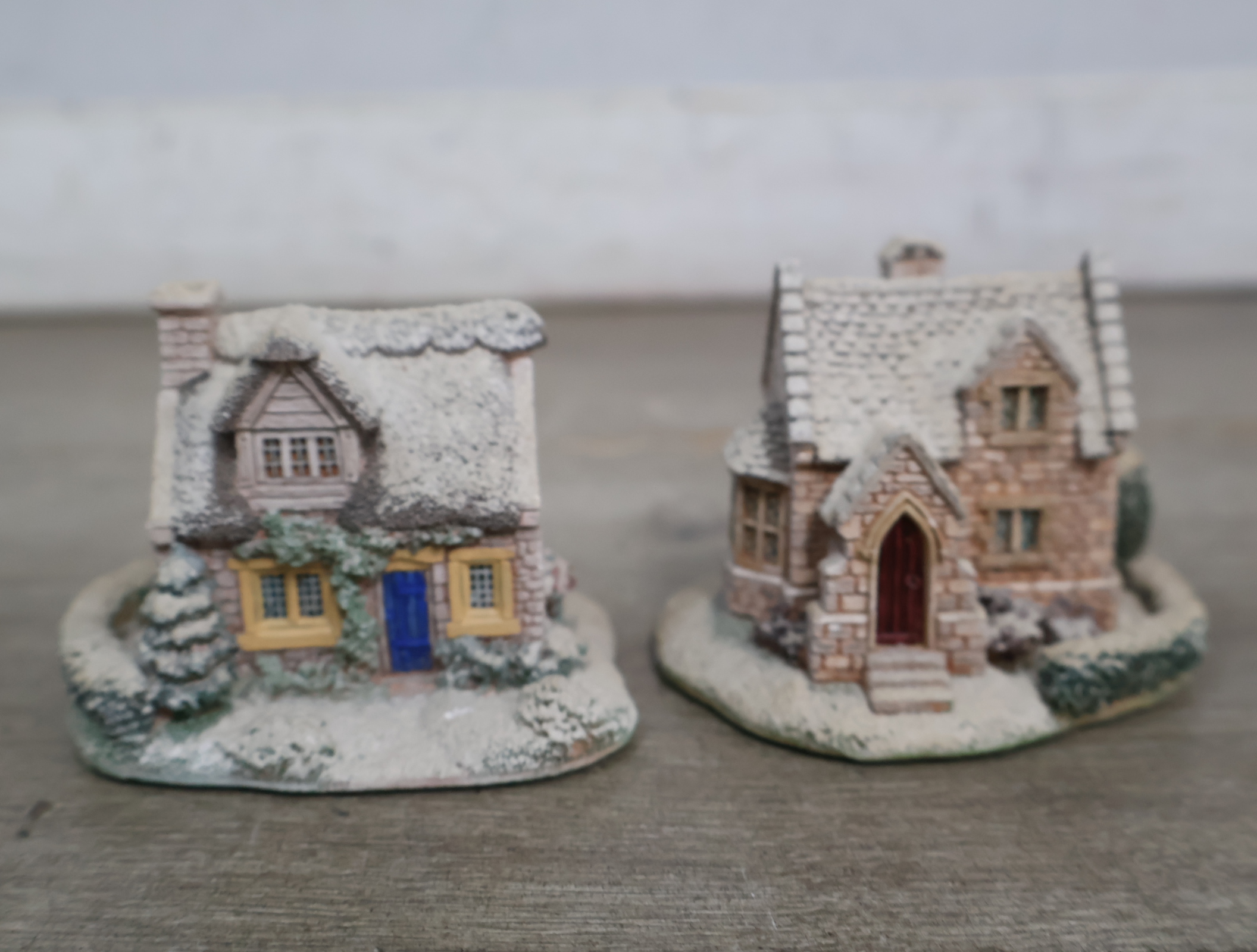 Diverse decoratieve miniatuurhuisjes – foto 26 – kavel bij GSD Auctions, Zoeterwoude
