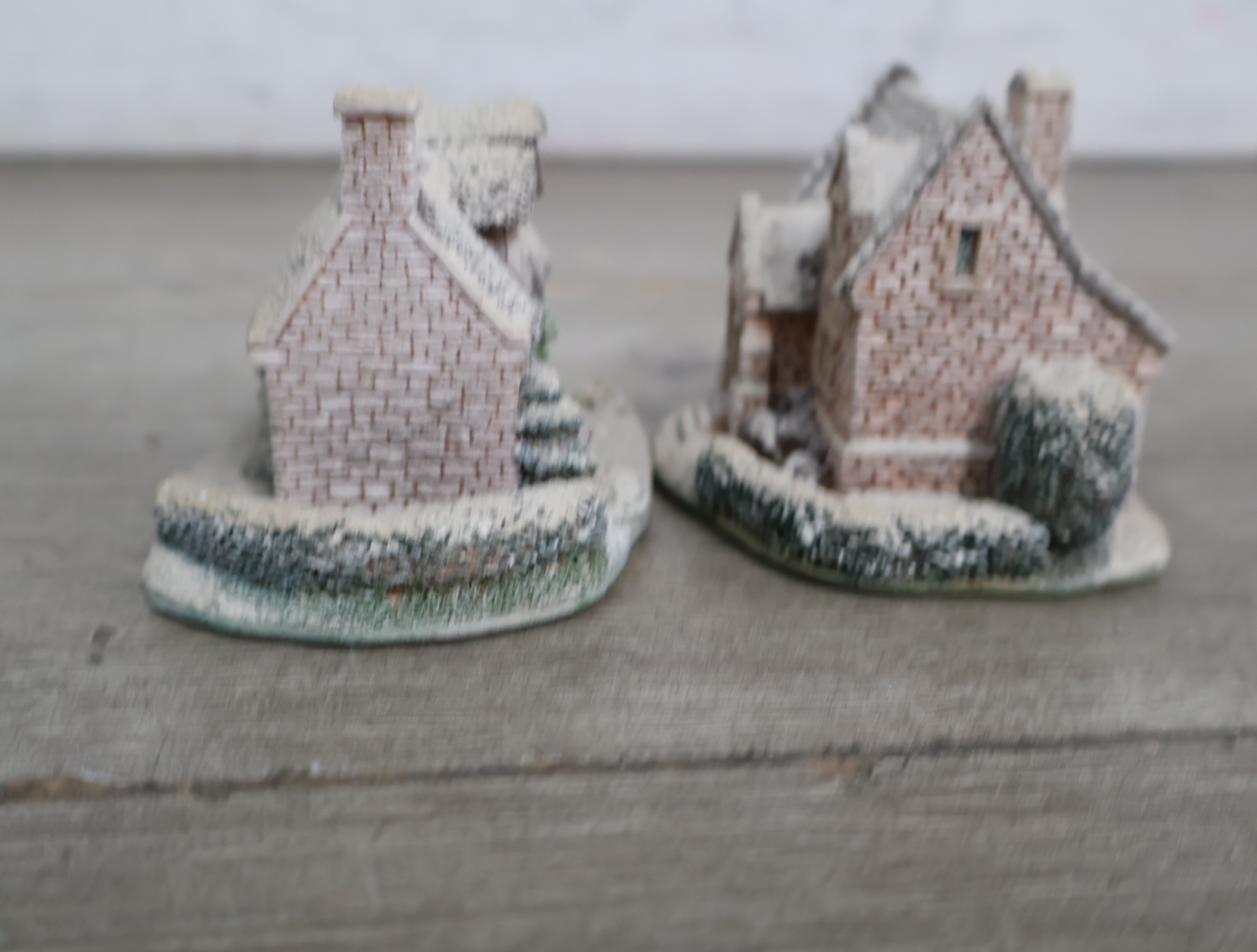 Diverse decoratieve miniatuurhuisjes – foto 27 – kavel bij GSD Auctions, Zoeterwoude