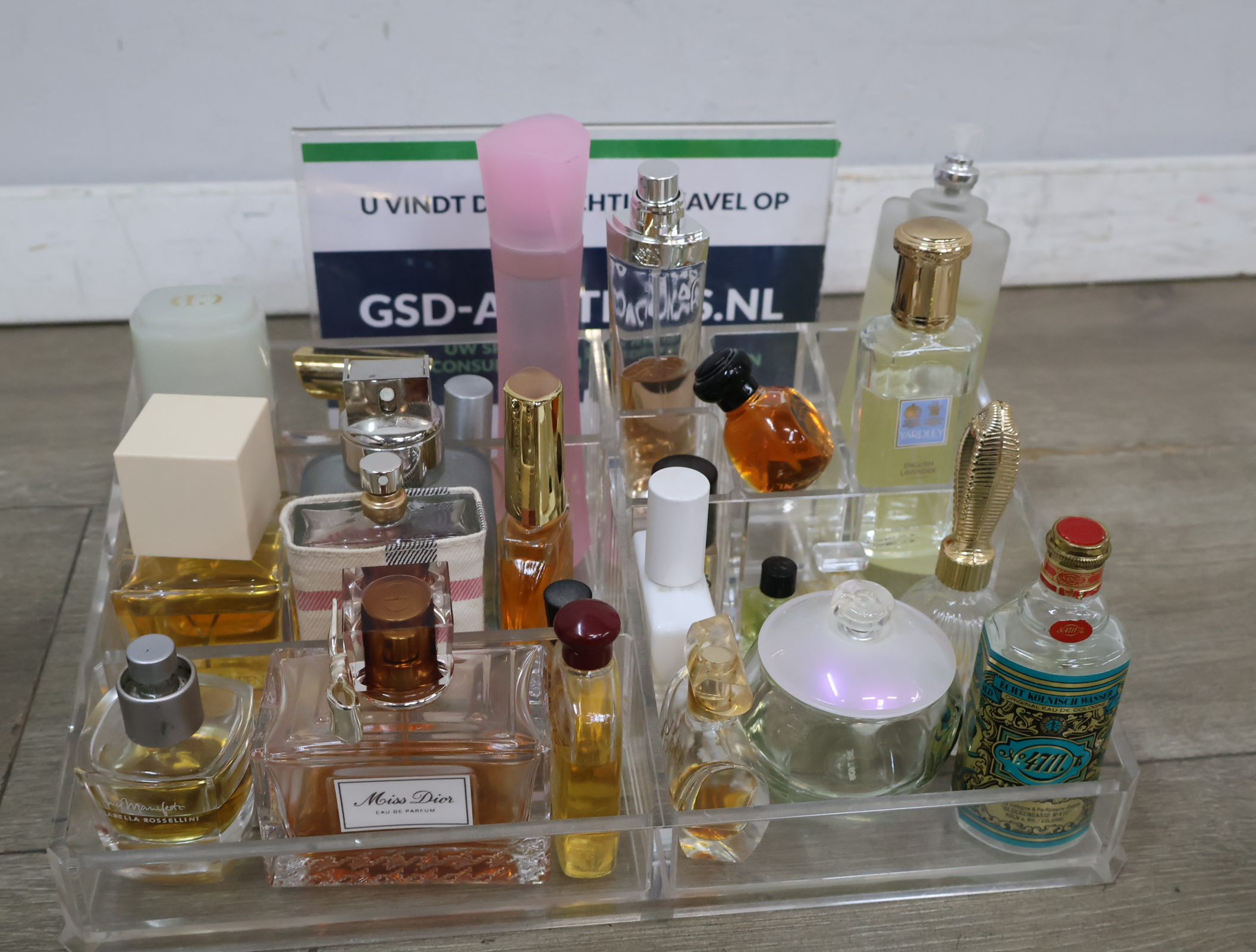 Diverse parfumflesjes – kavel bij GSD Auctions, Zoeterwoude