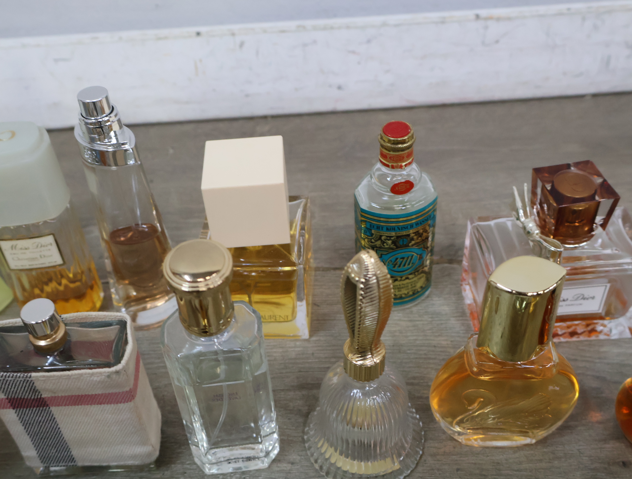 Diverse parfumflesjes – foto 11 – kavel bij GSD Auctions, Zoeterwoude
