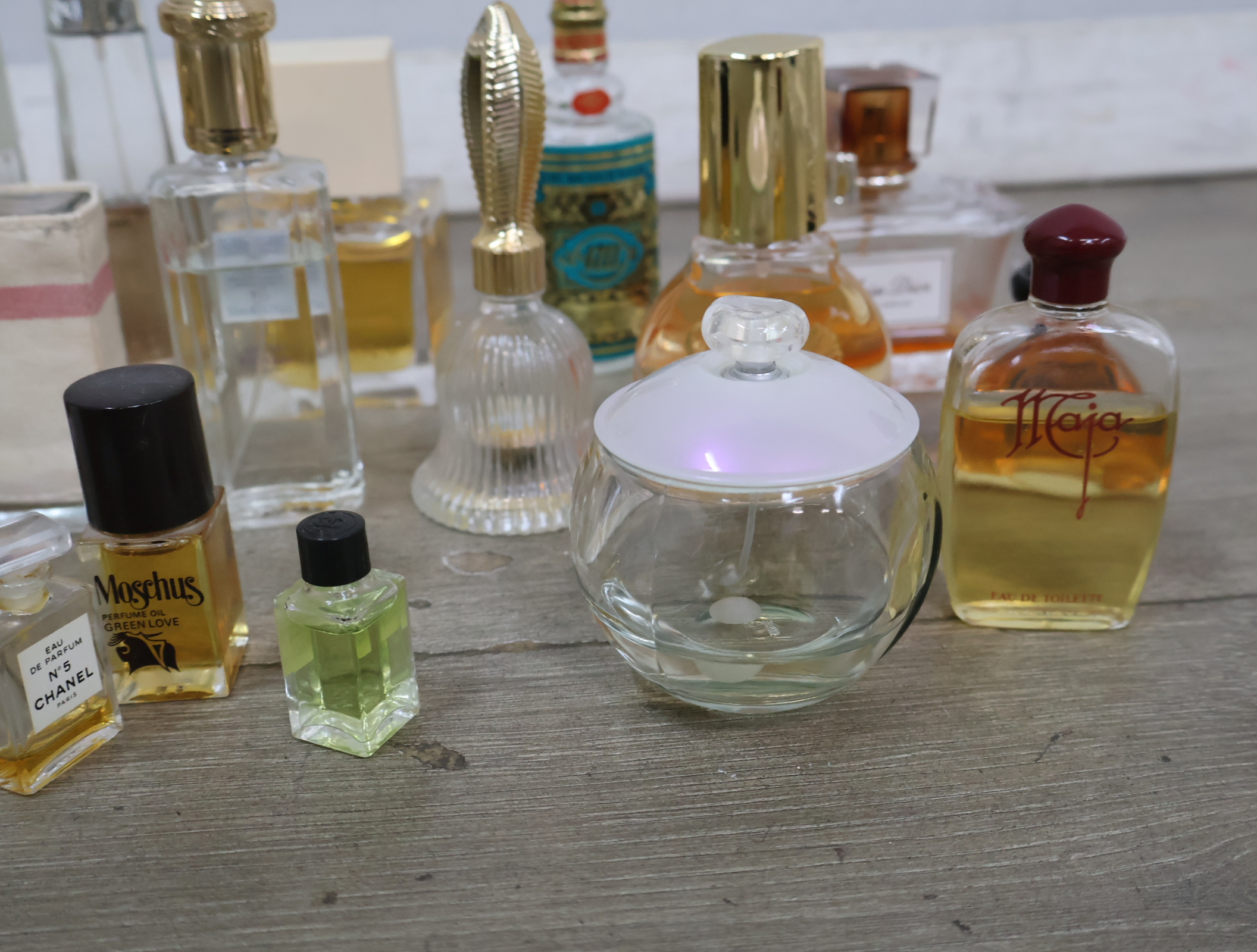 Diverse parfumflesjes – foto 13 – kavel bij GSD Auctions, Zoeterwoude