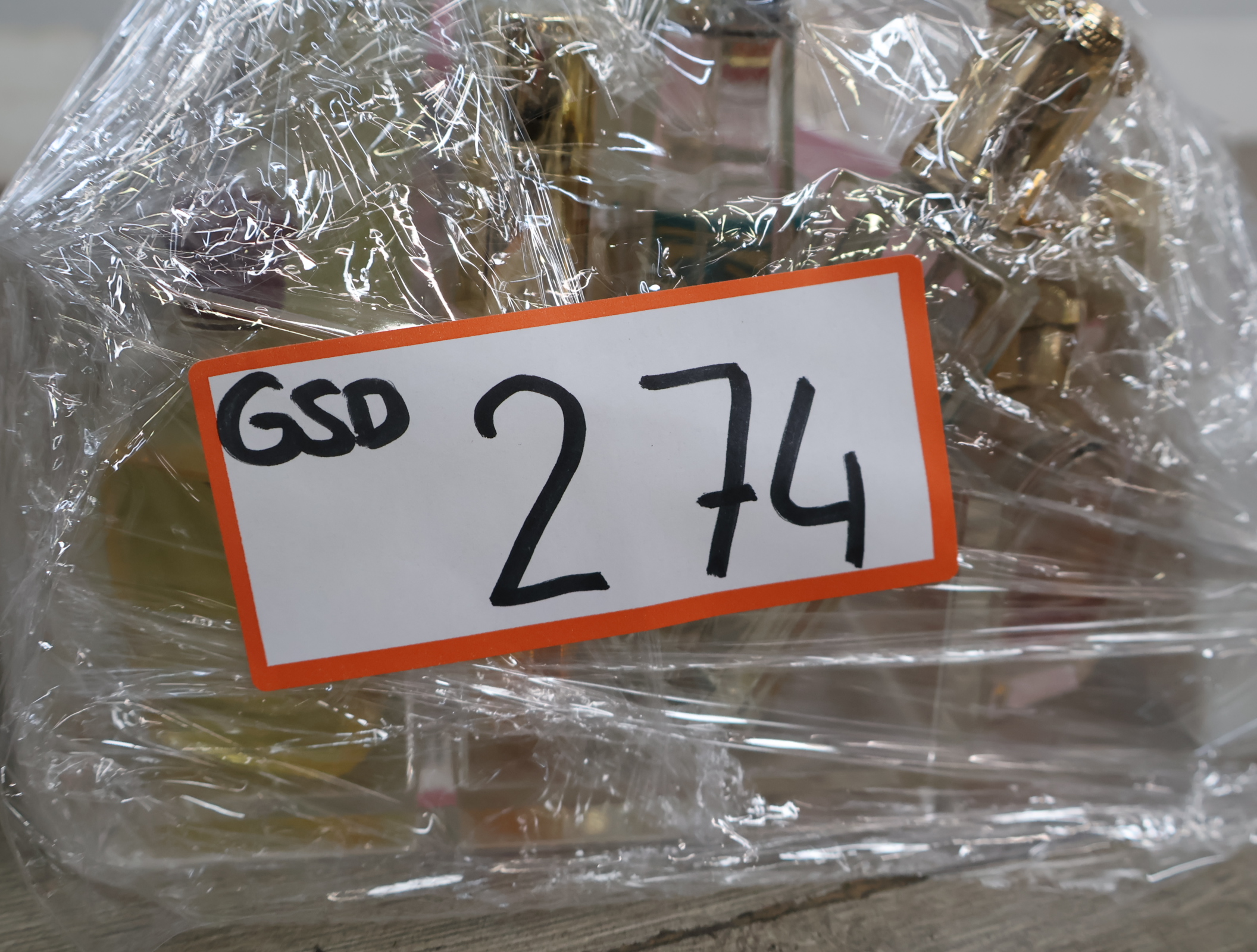 Diverse parfumflesjes – foto 22 – kavel bij GSD Auctions, Zoeterwoude