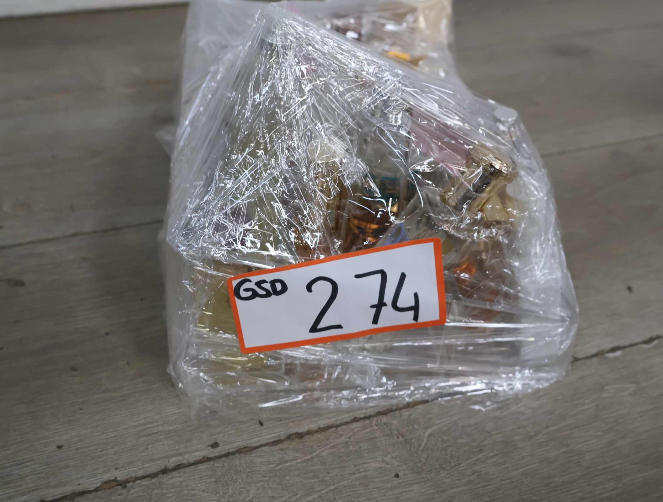 Diverse parfumflesjes – foto 23 – kavel bij GSD Auctions, Zoeterwoude