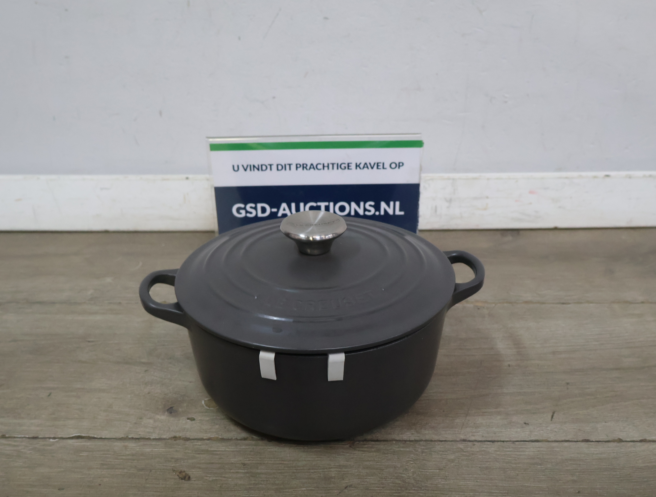 Le Creuset gietijzeren braadpan grijs – kavel bij GSD Auctions, Zoeterwoude