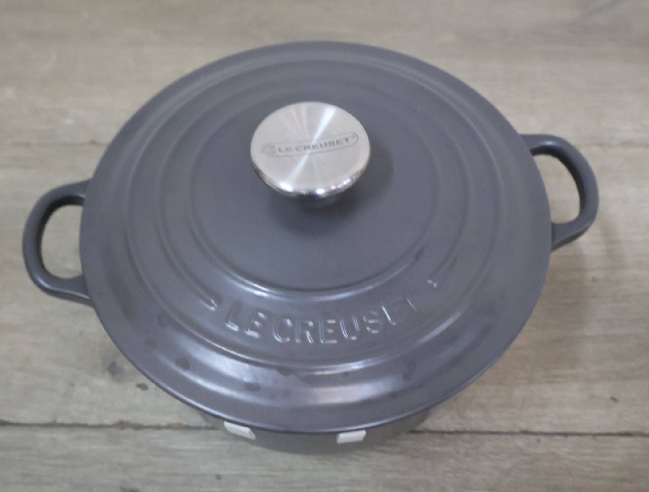 Le Creuset gietijzeren braadpan grijs – foto 4 – kavel bij GSD Auctions, Zoeterwoude