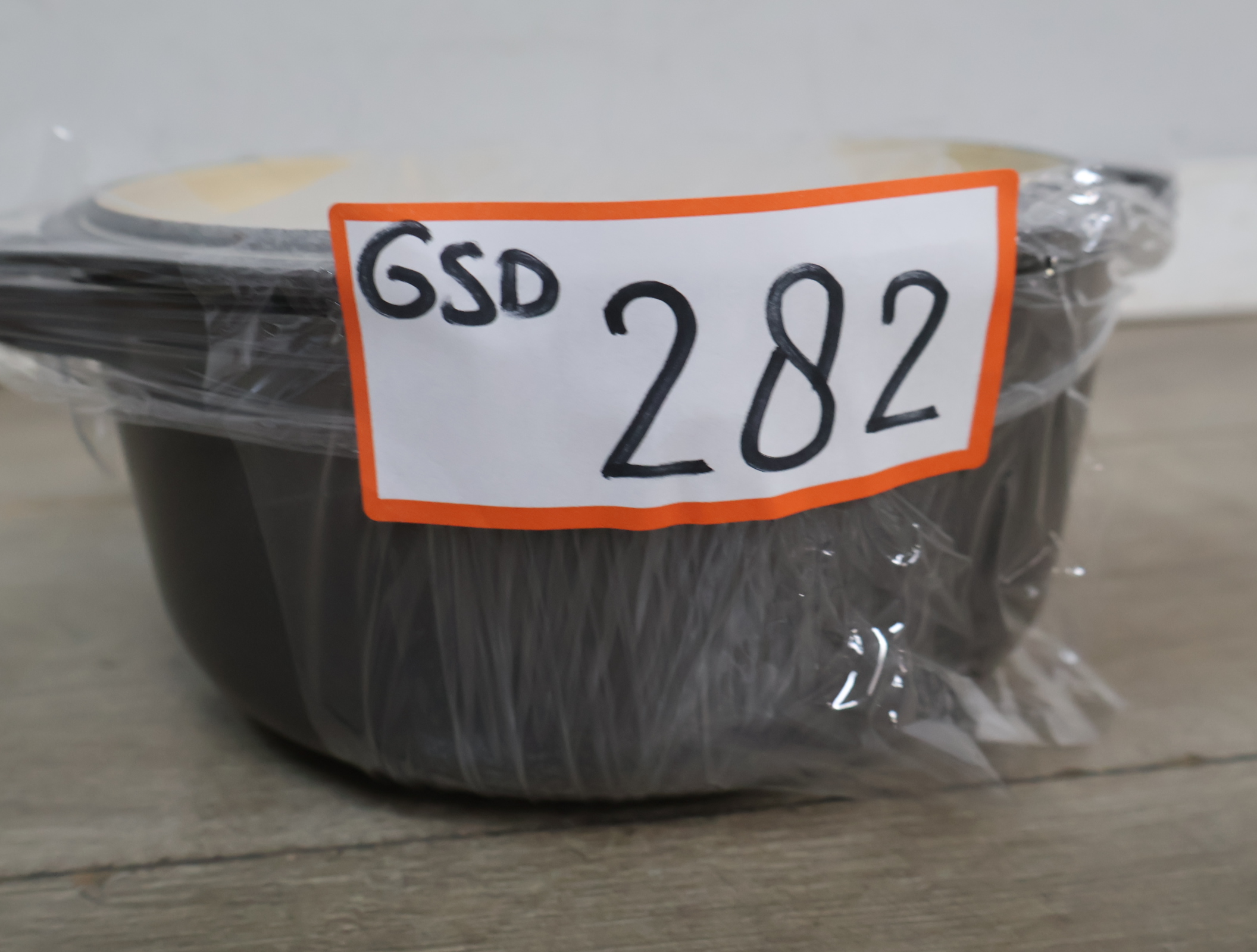 Le Creuset gietijzeren braadpan grijs – foto 19 – kavel bij GSD Auctions, Zoeterwoude