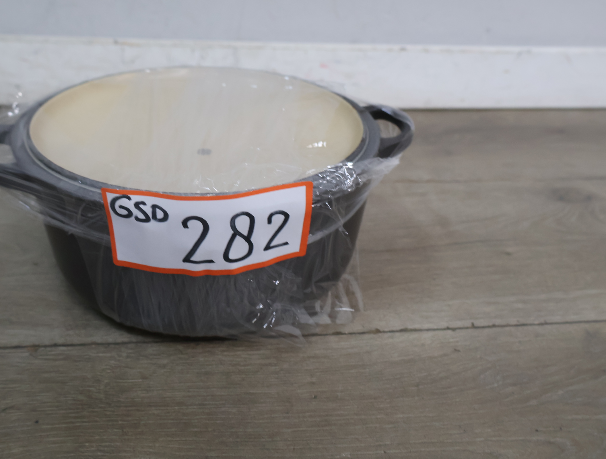 Le Creuset gietijzeren braadpan grijs – foto 20 – kavel bij GSD Auctions, Zoeterwoude