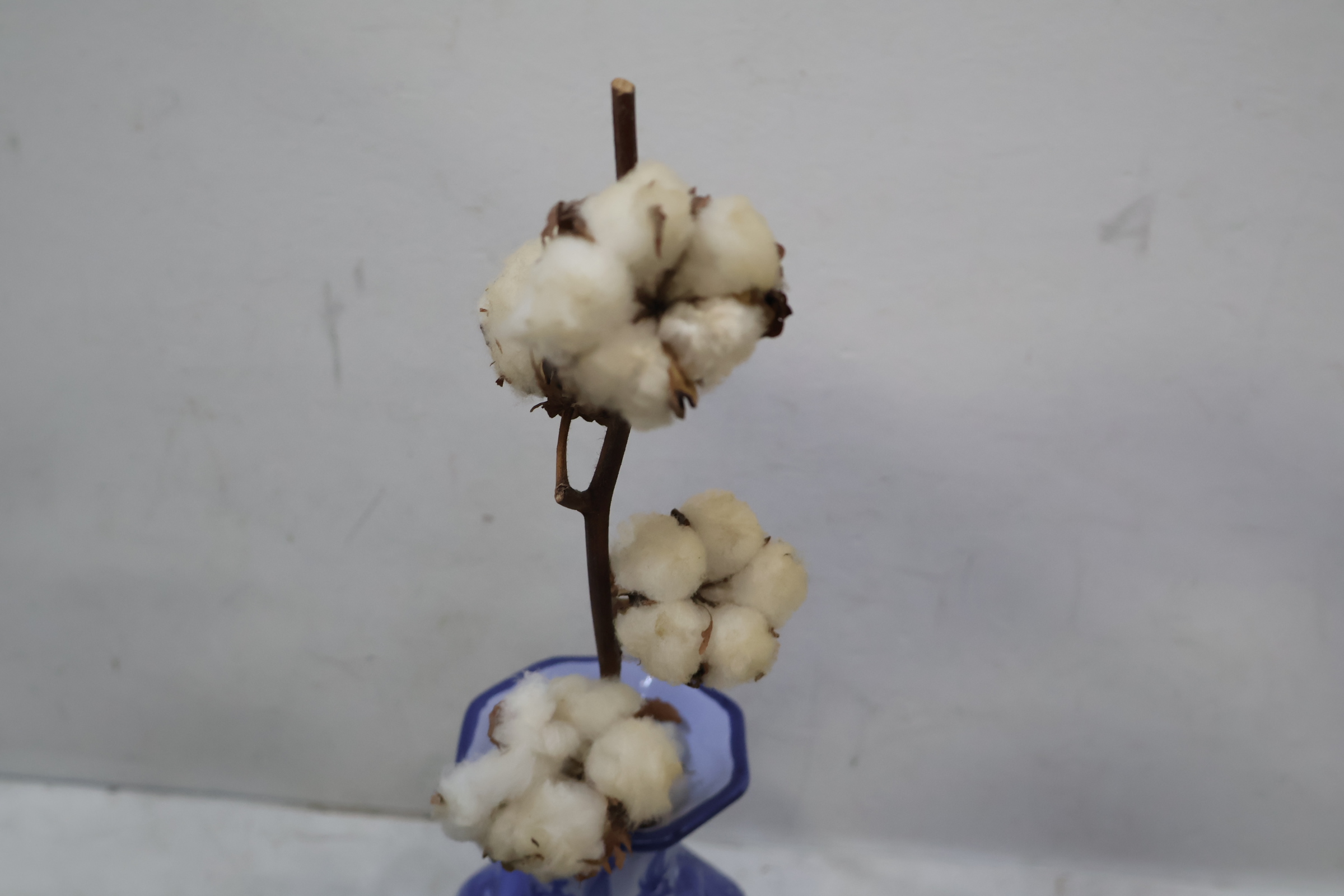 Keramische vaas met bloemenmotief' – foto 8 – kavel bij GSD Auctions, Zoeterwoude