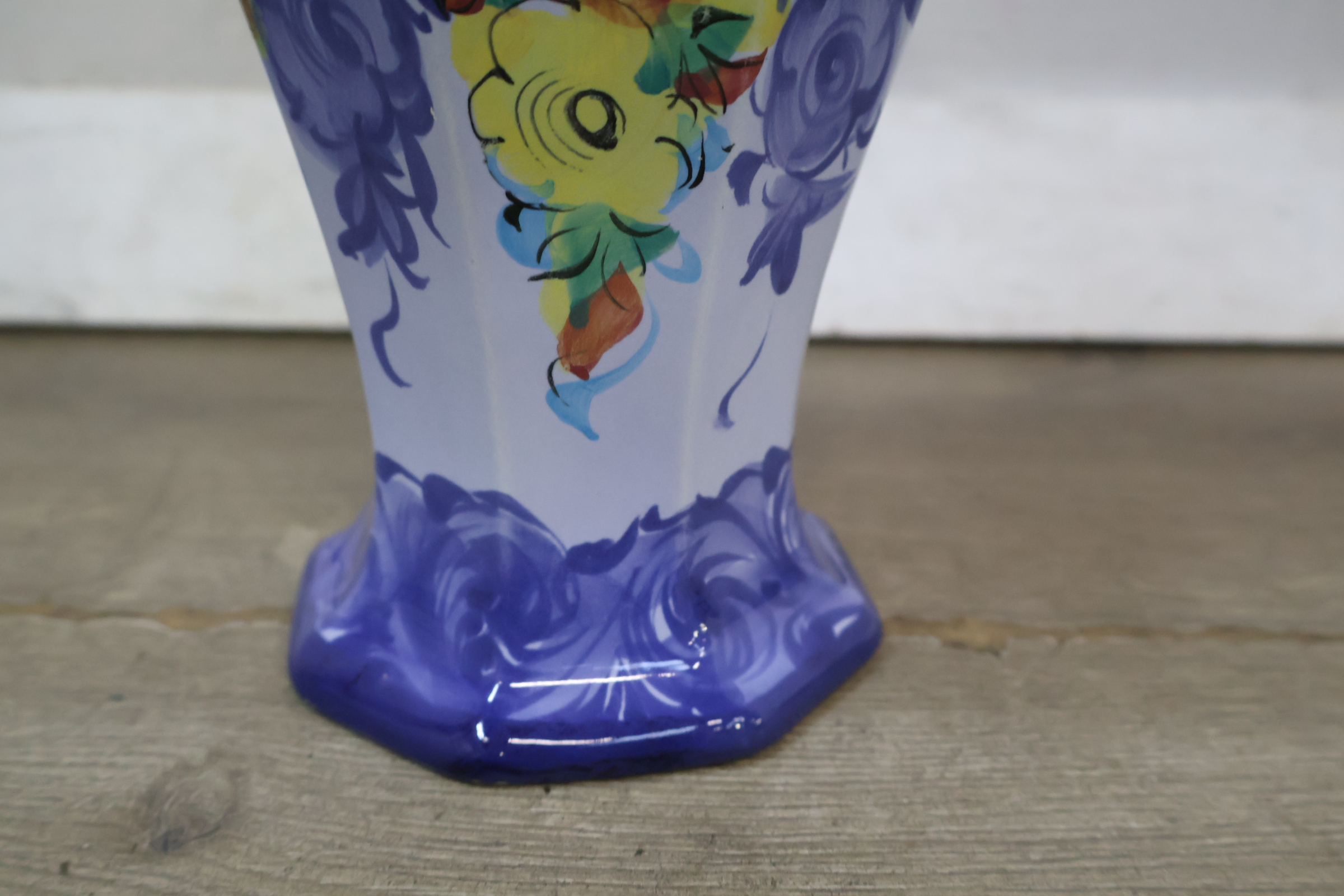 Keramische vaas met bloemenmotief' – foto 11 – kavel bij GSD Auctions, Zoeterwoude