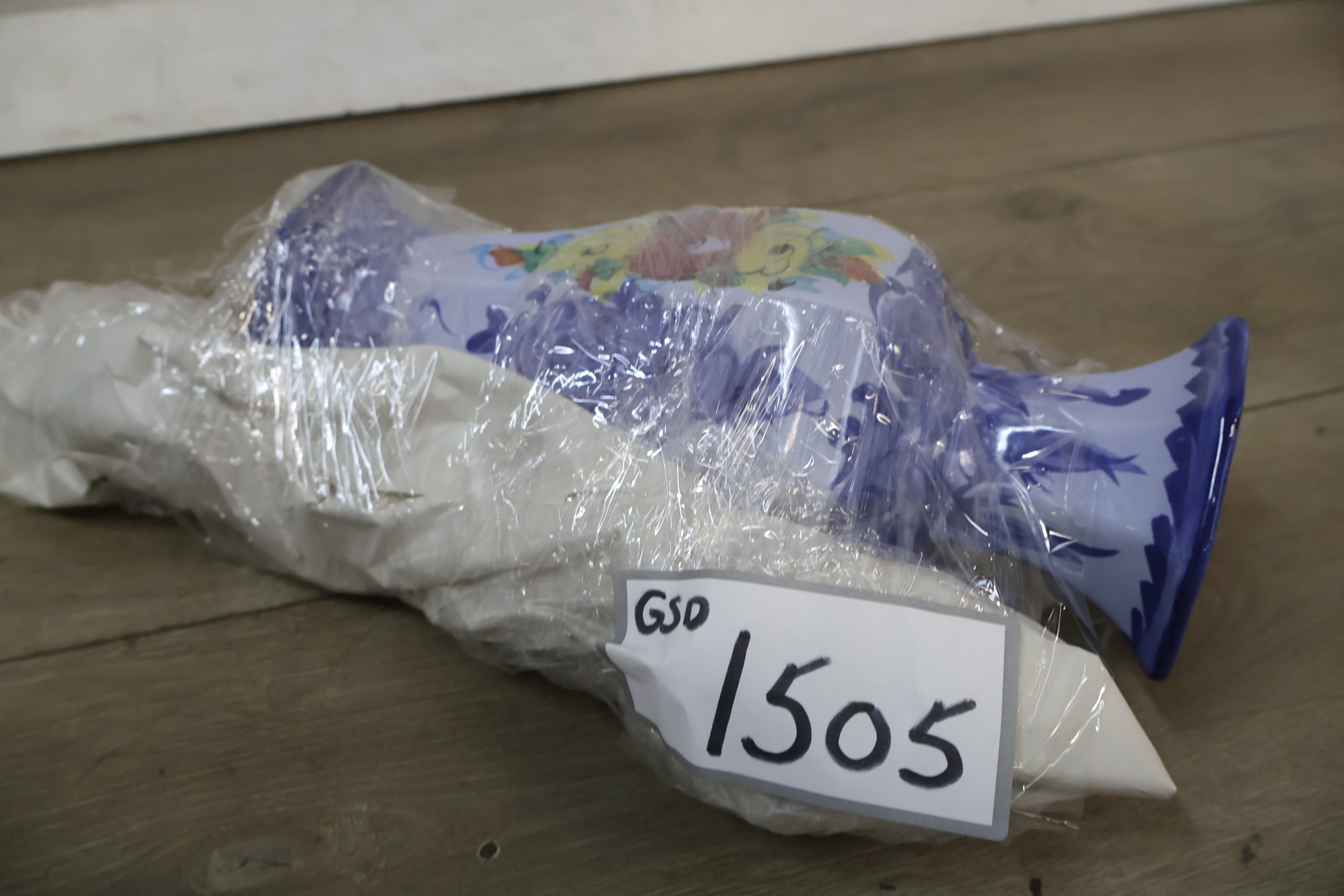 Keramische vaas met bloemenmotief' – foto 19 – kavel bij GSD Auctions, Zoeterwoude