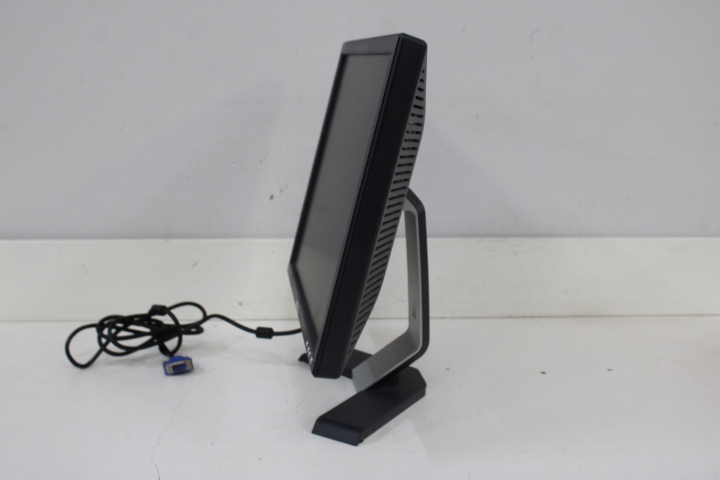 Dell computermonitor met toetsenbord en kabels' – foto 16 – kavel bij GSD Auctions, Zoeterwoude