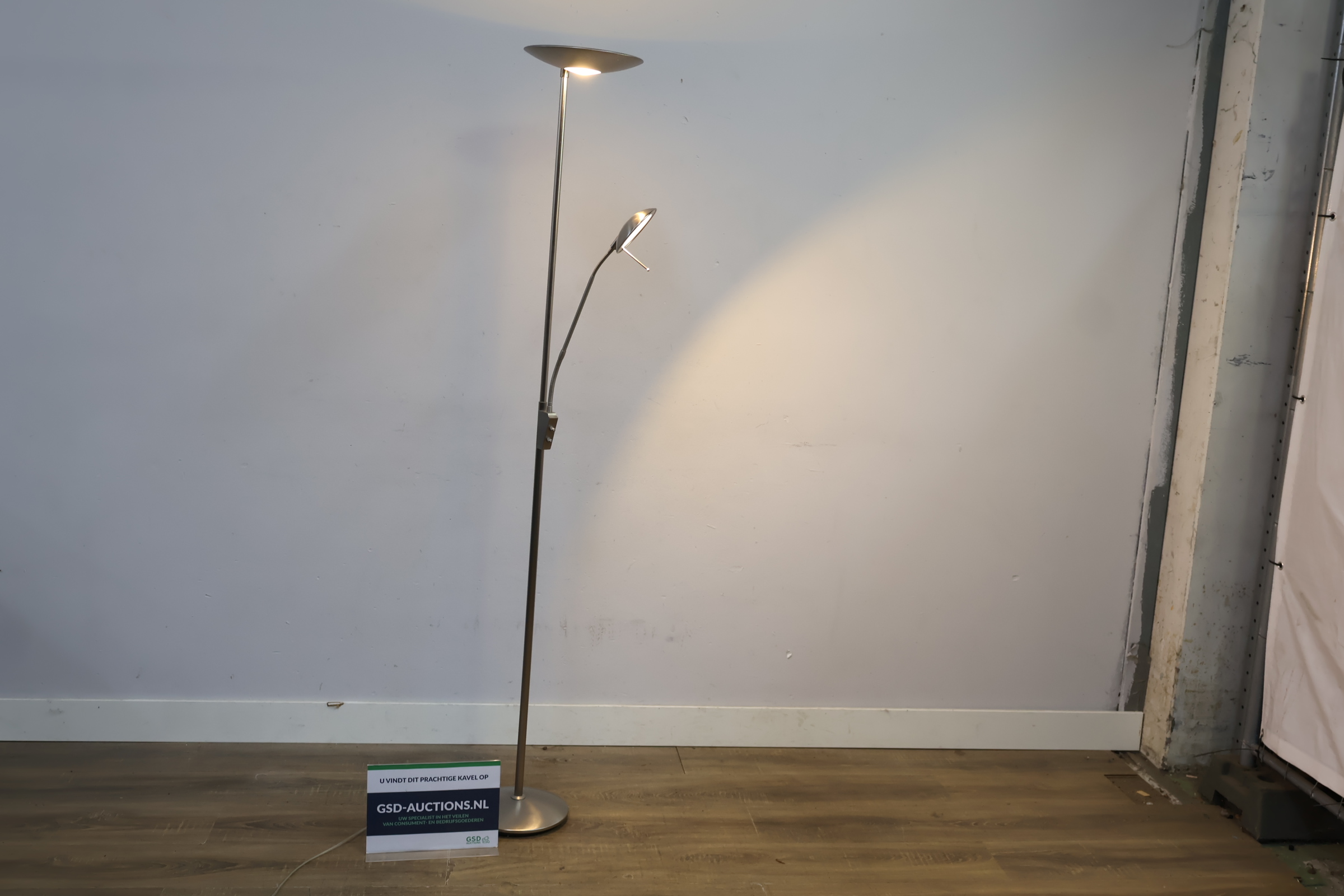 Staande vloerlamp met leeslamp' – foto 2 – kavel bij GSD Auctions, Zoeterwoude