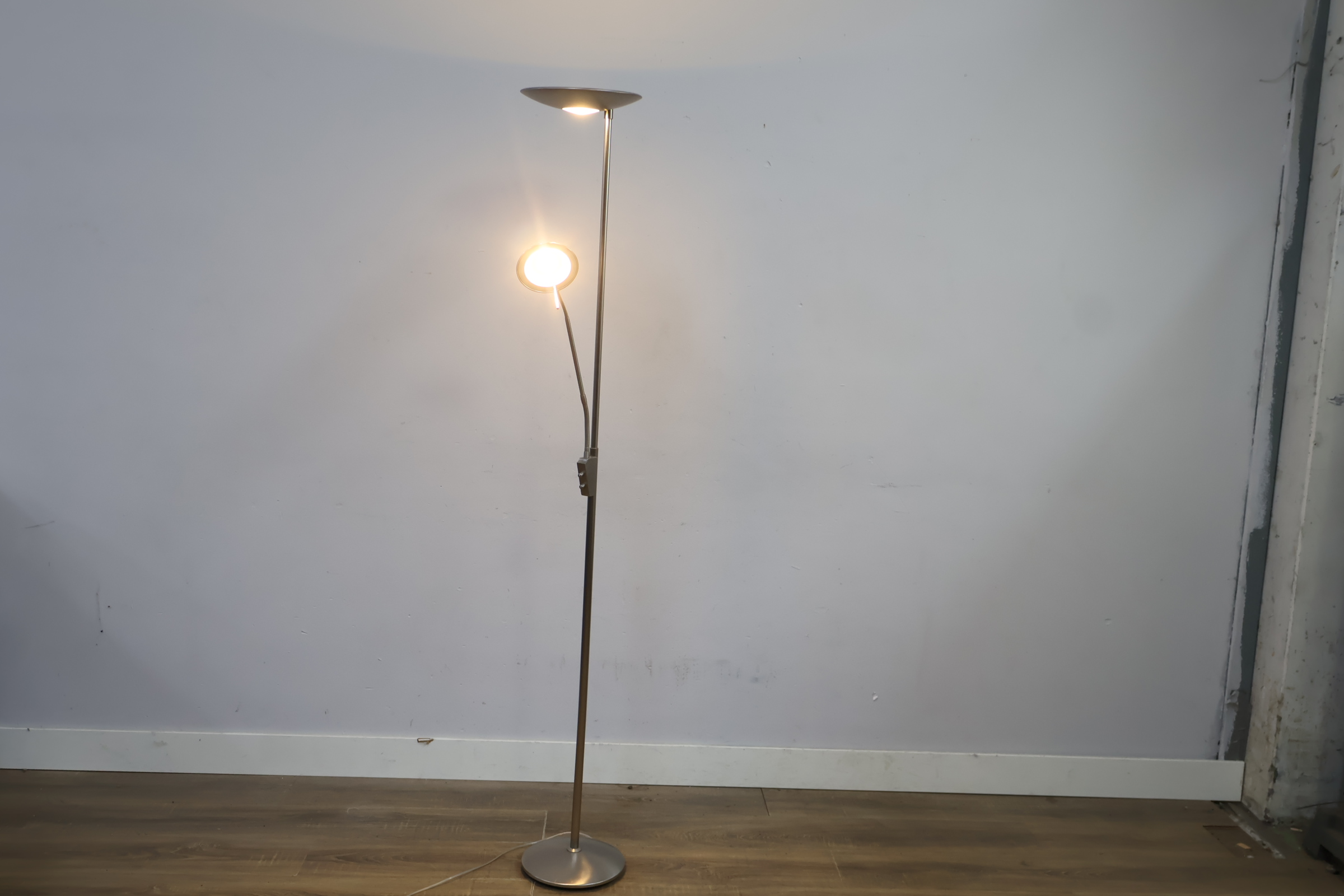 Staande vloerlamp met leeslamp' – foto 4 – kavel bij GSD Auctions, Zoeterwoude