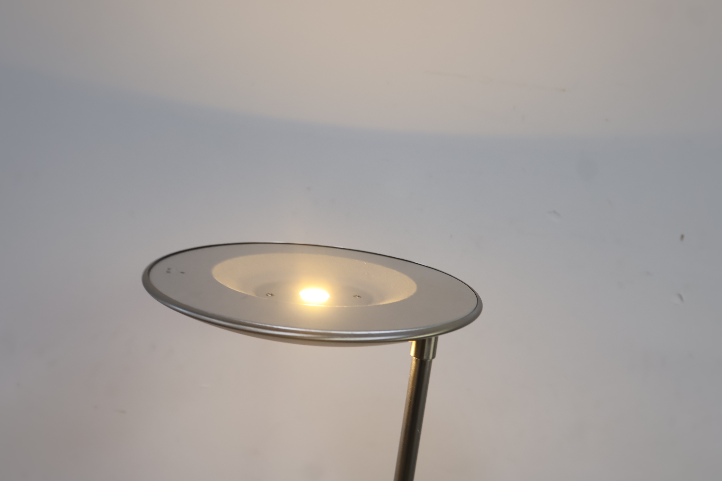 Staande vloerlamp met leeslamp' – foto 8 – kavel bij GSD Auctions, Zoeterwoude